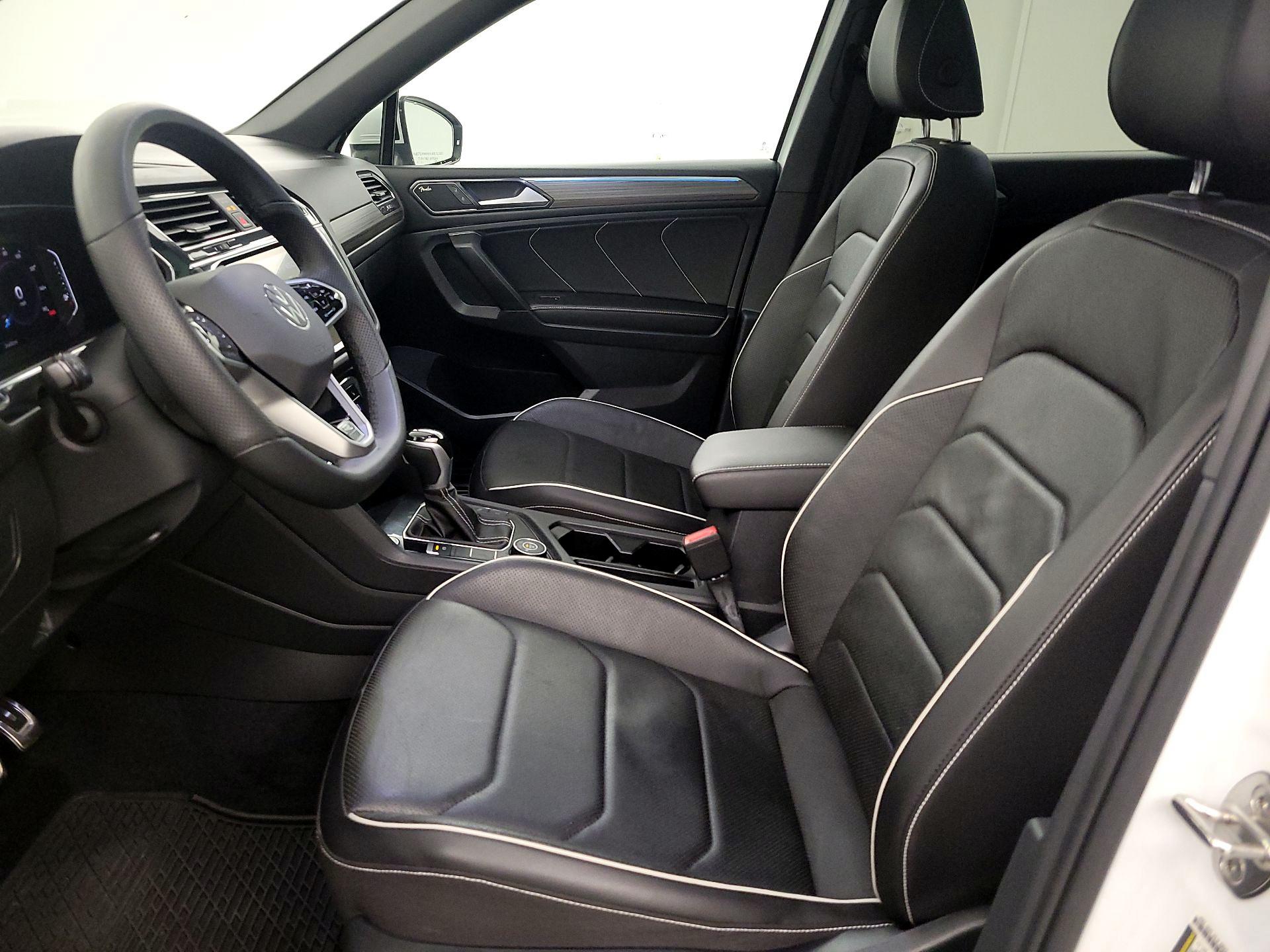 Thumbnail: 2022 Volkswagen Tiguan - 11