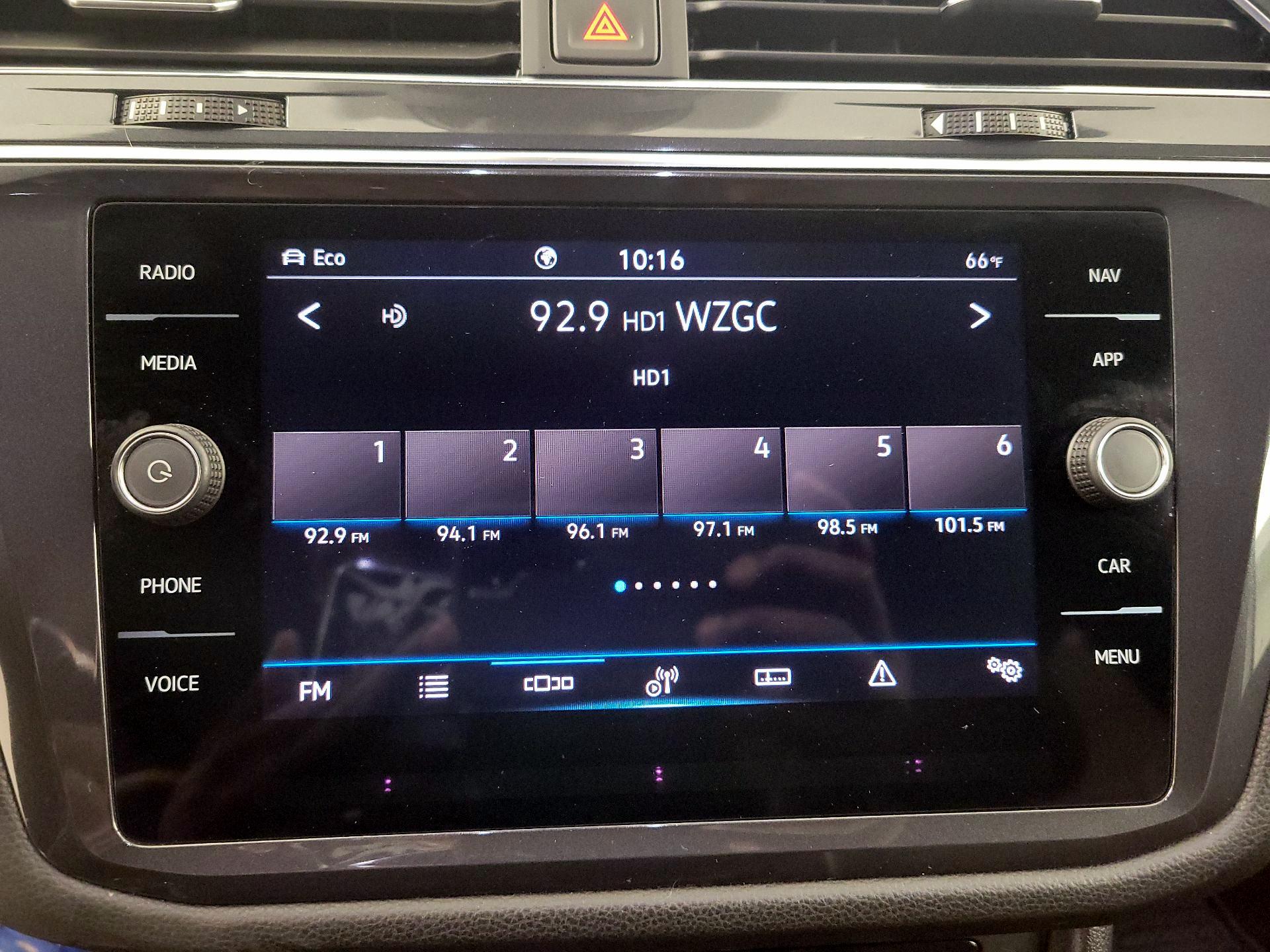 Thumbnail: 2022 Volkswagen Tiguan - 15