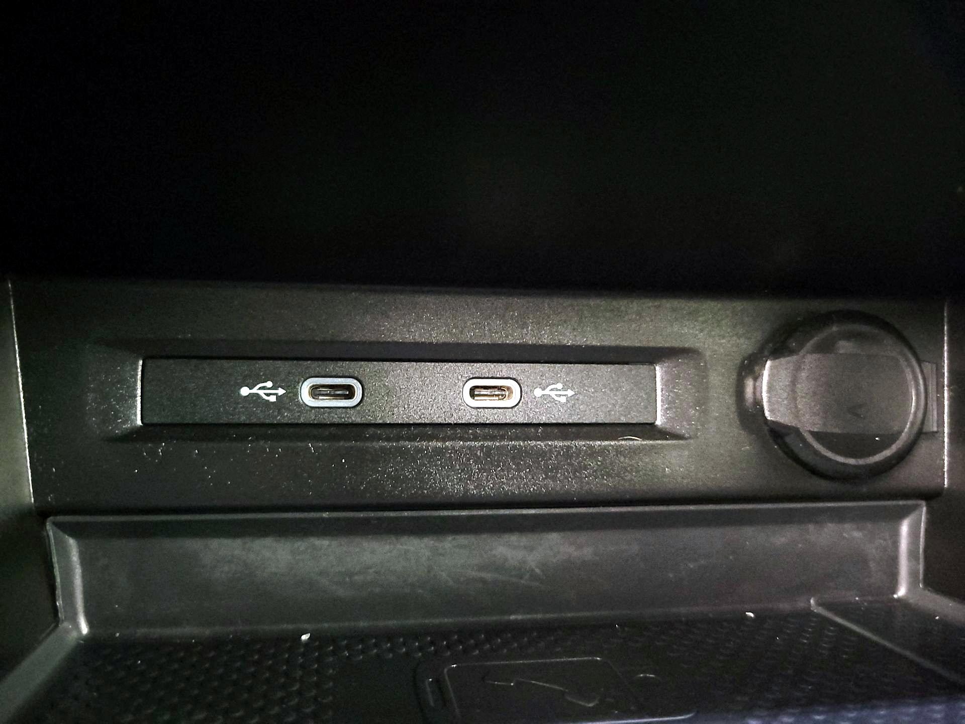 Thumbnail: 2022 Volkswagen Tiguan - 18