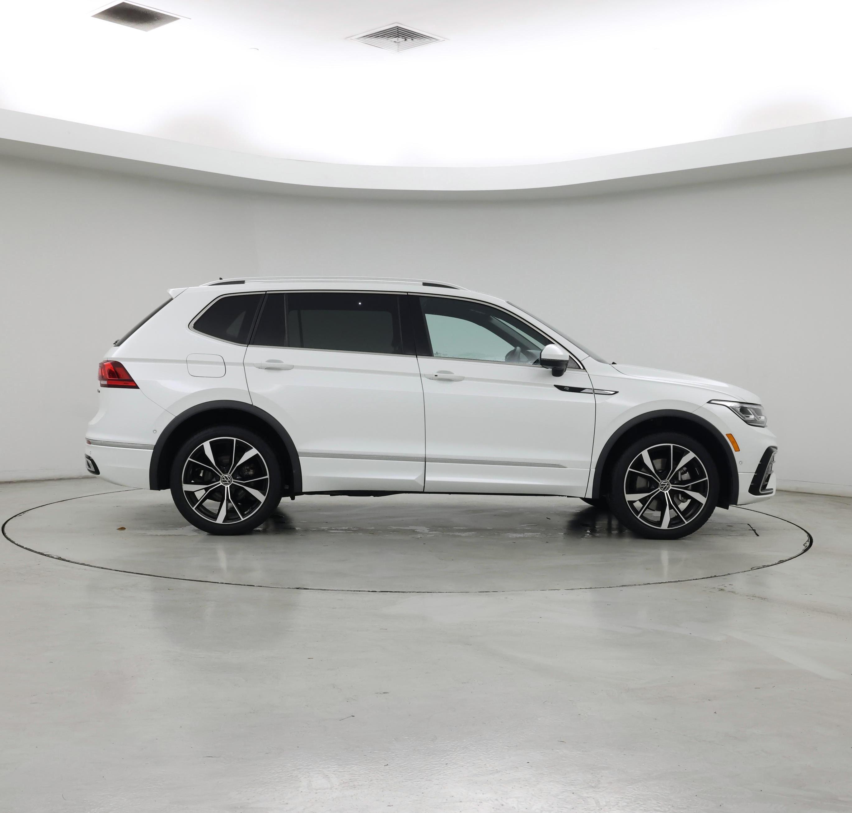 Thumbnail: 2022 Volkswagen Tiguan - 7