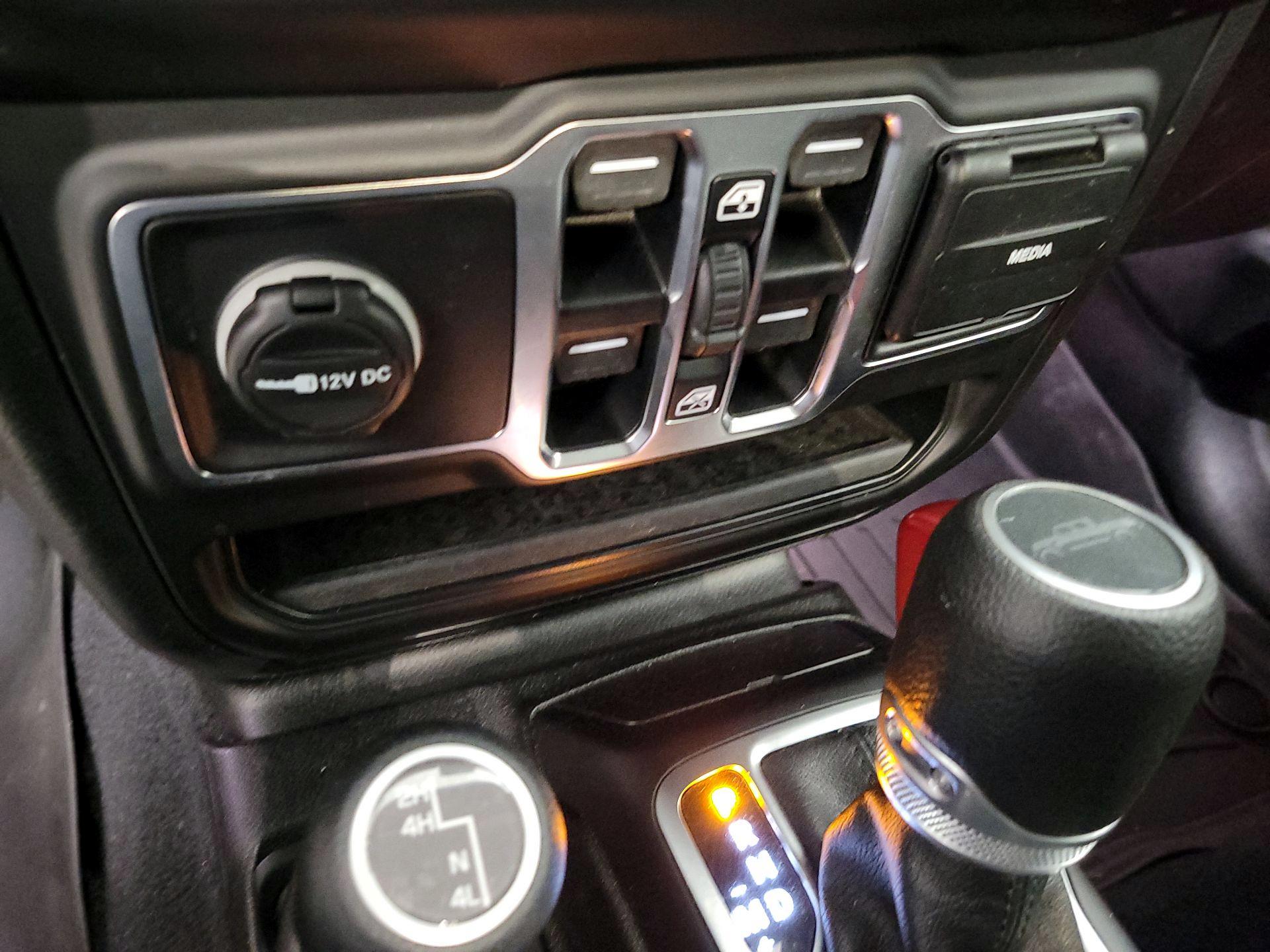 Thumbnail: 2020 Jeep Gladiator - 18