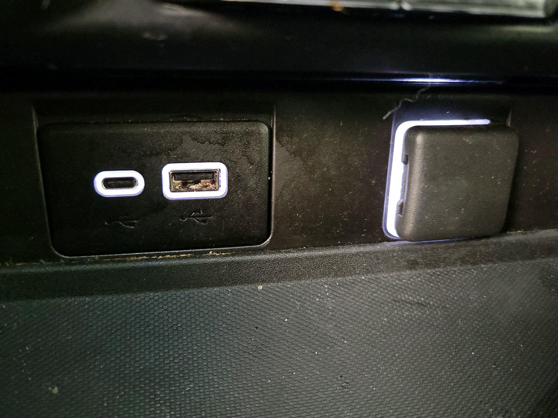 Thumbnail: 2021 Chevrolet Suburban - 19