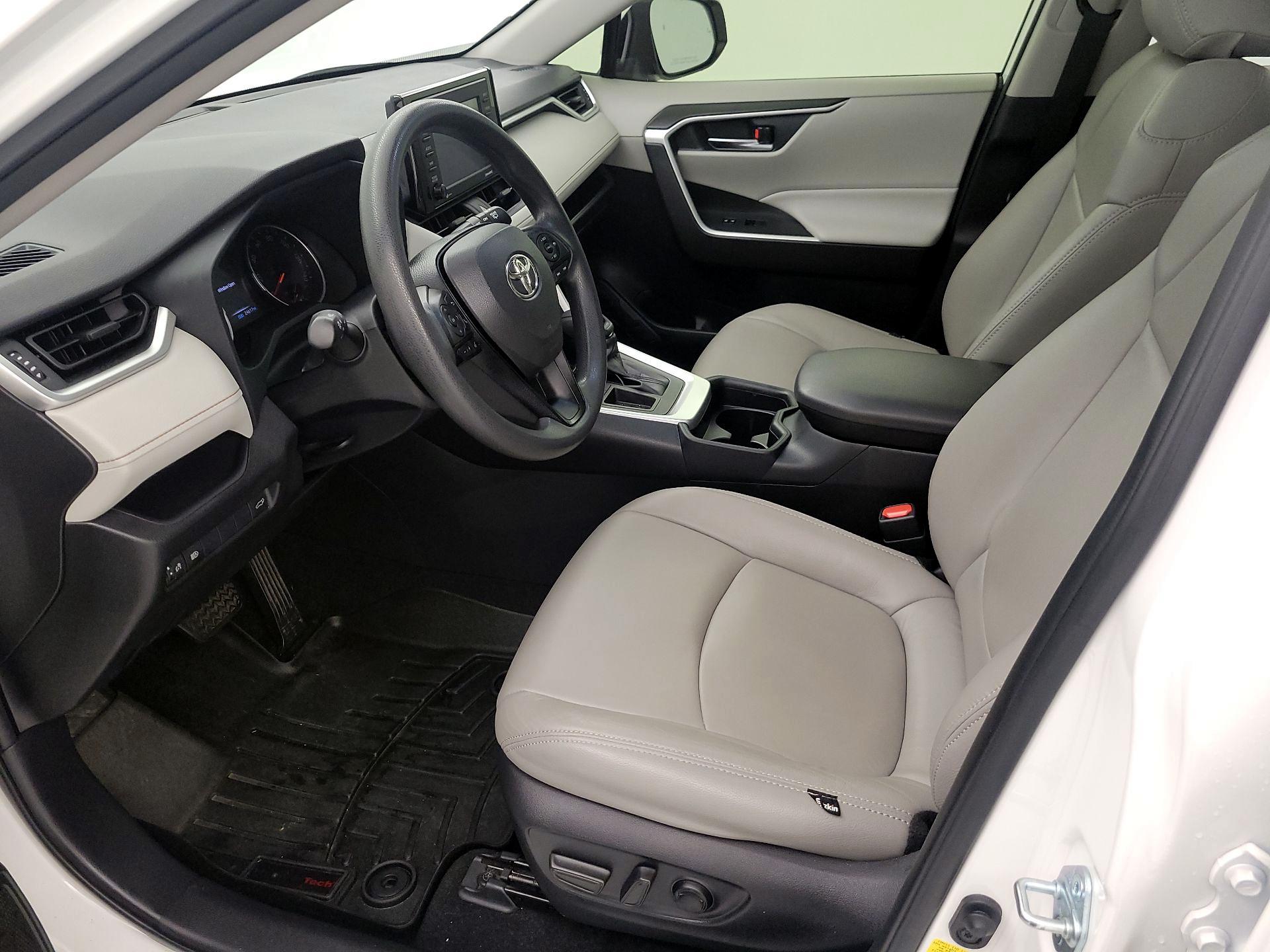 Thumbnail: 2020 Toyota RAV4 - 11