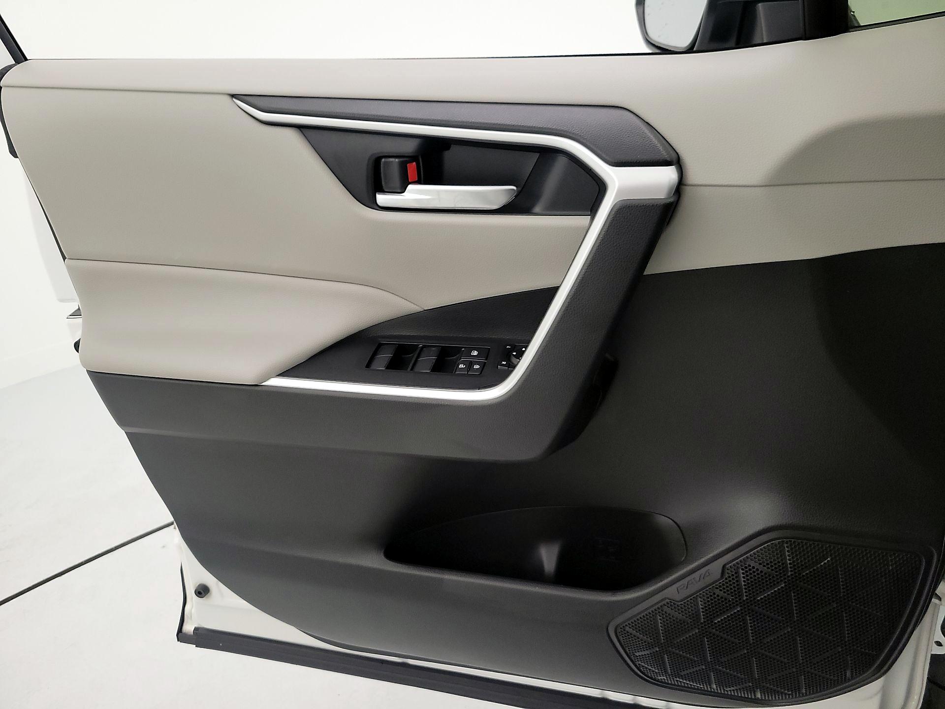 Thumbnail: 2020 Toyota RAV4 - 12