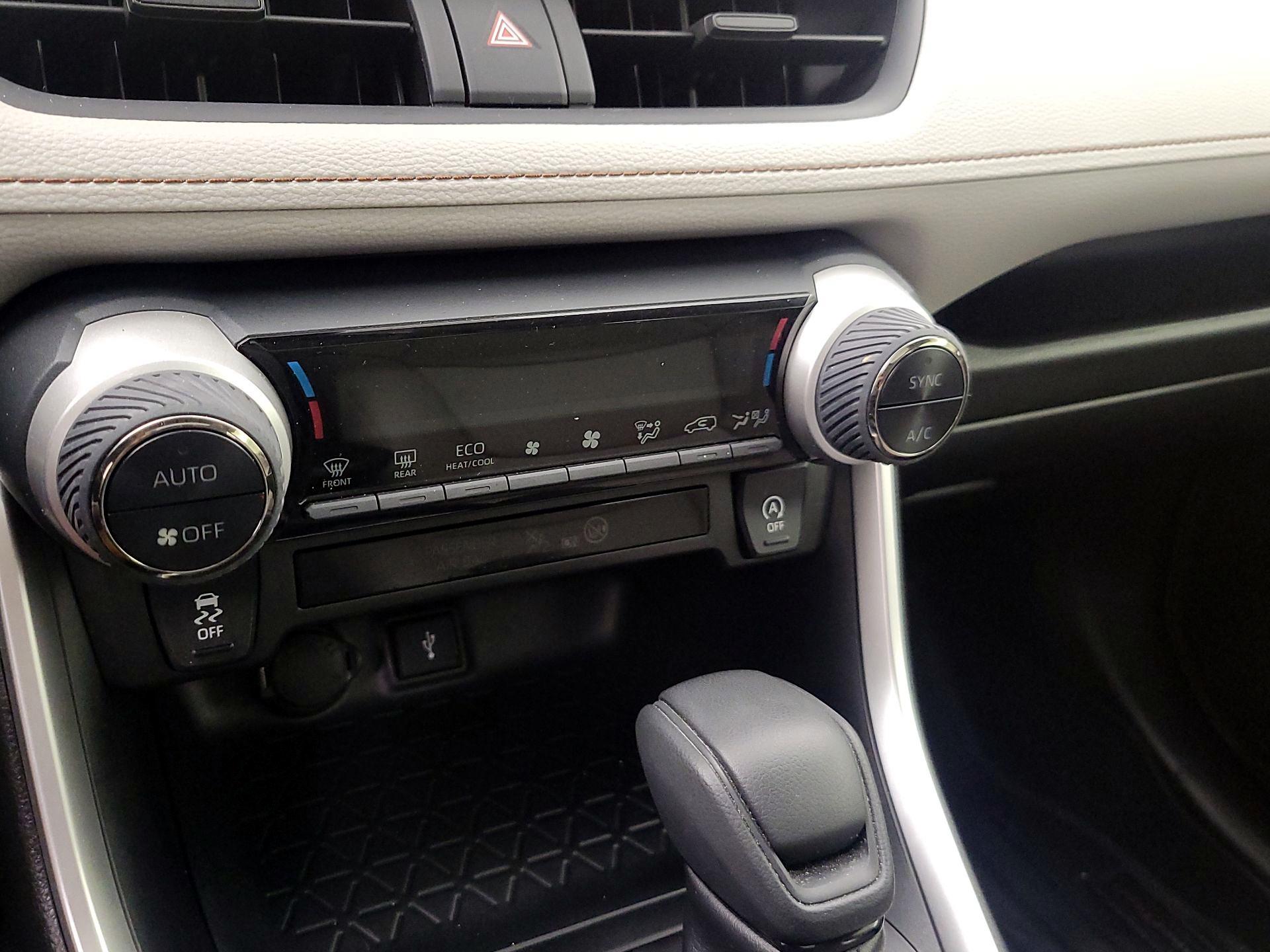 Thumbnail: 2020 Toyota RAV4 - 16