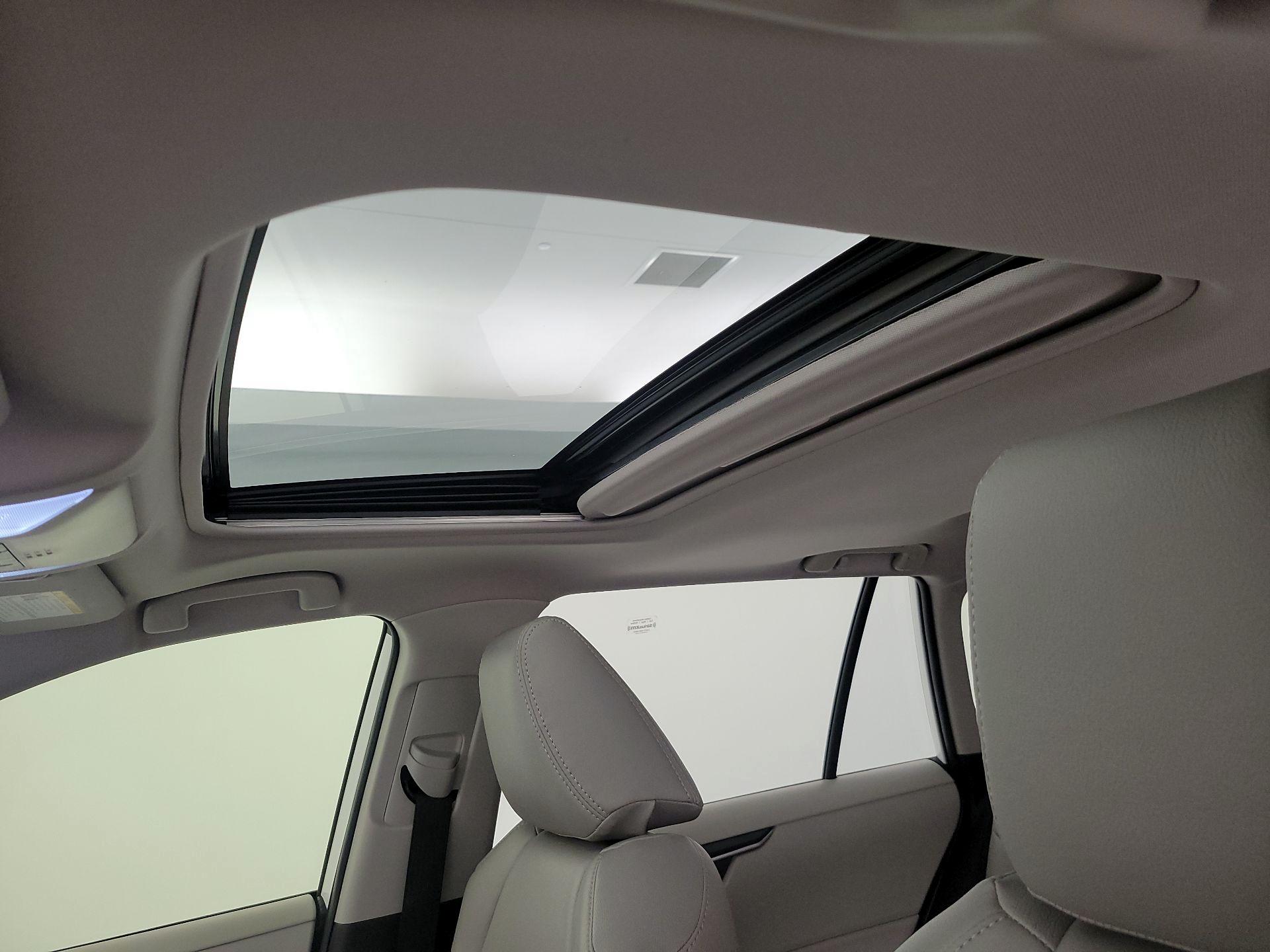 Thumbnail: 2020 Toyota RAV4 - 19