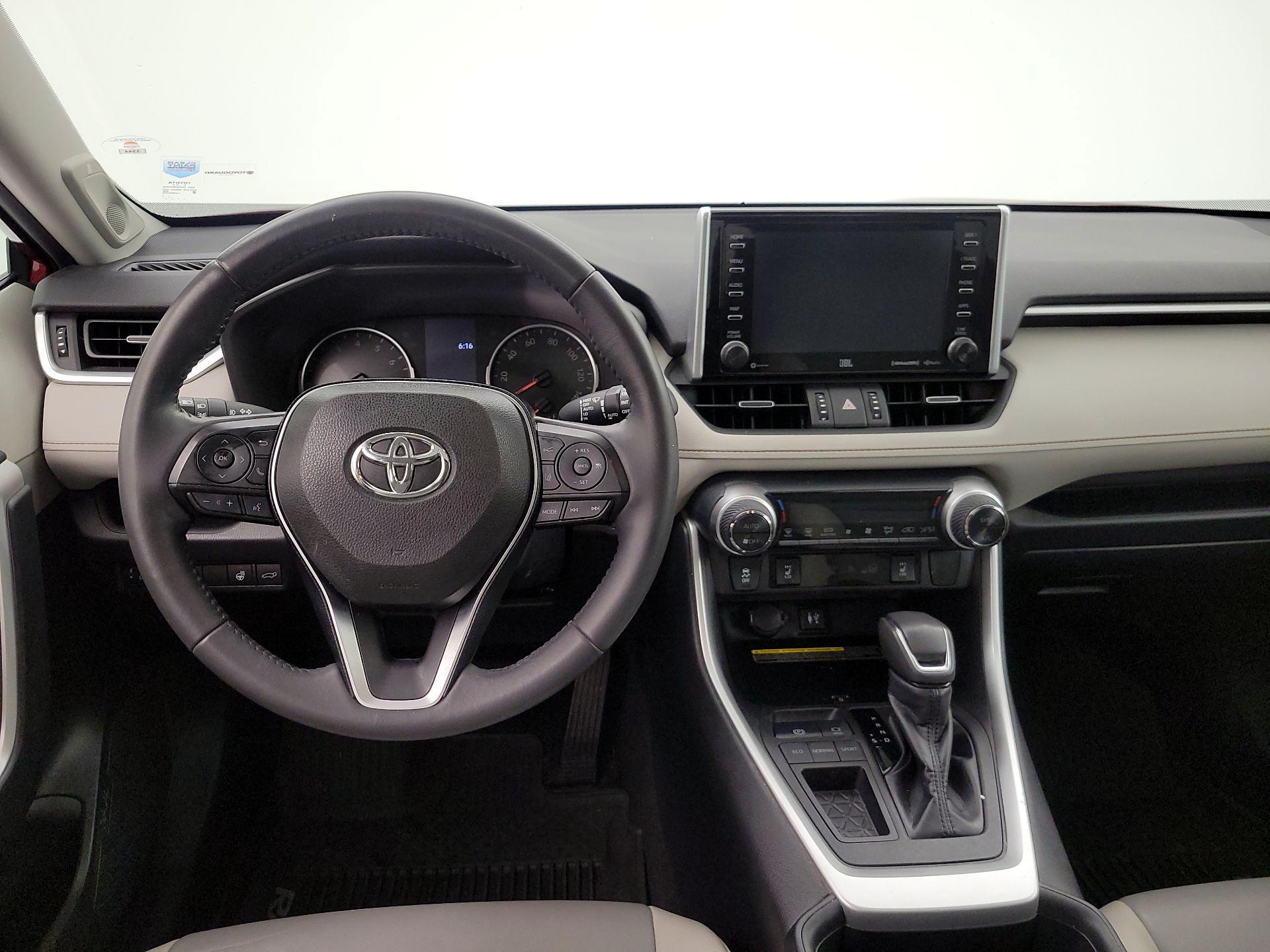 Thumbnail: 2019 Toyota RAV4 - 10