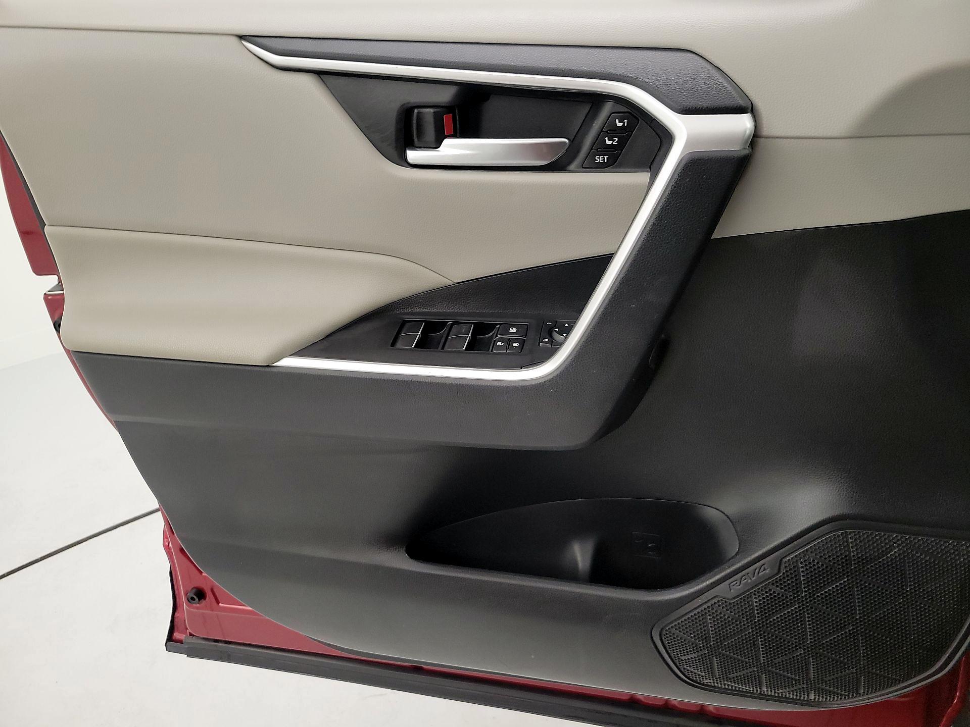 Thumbnail: 2019 Toyota RAV4 - 12