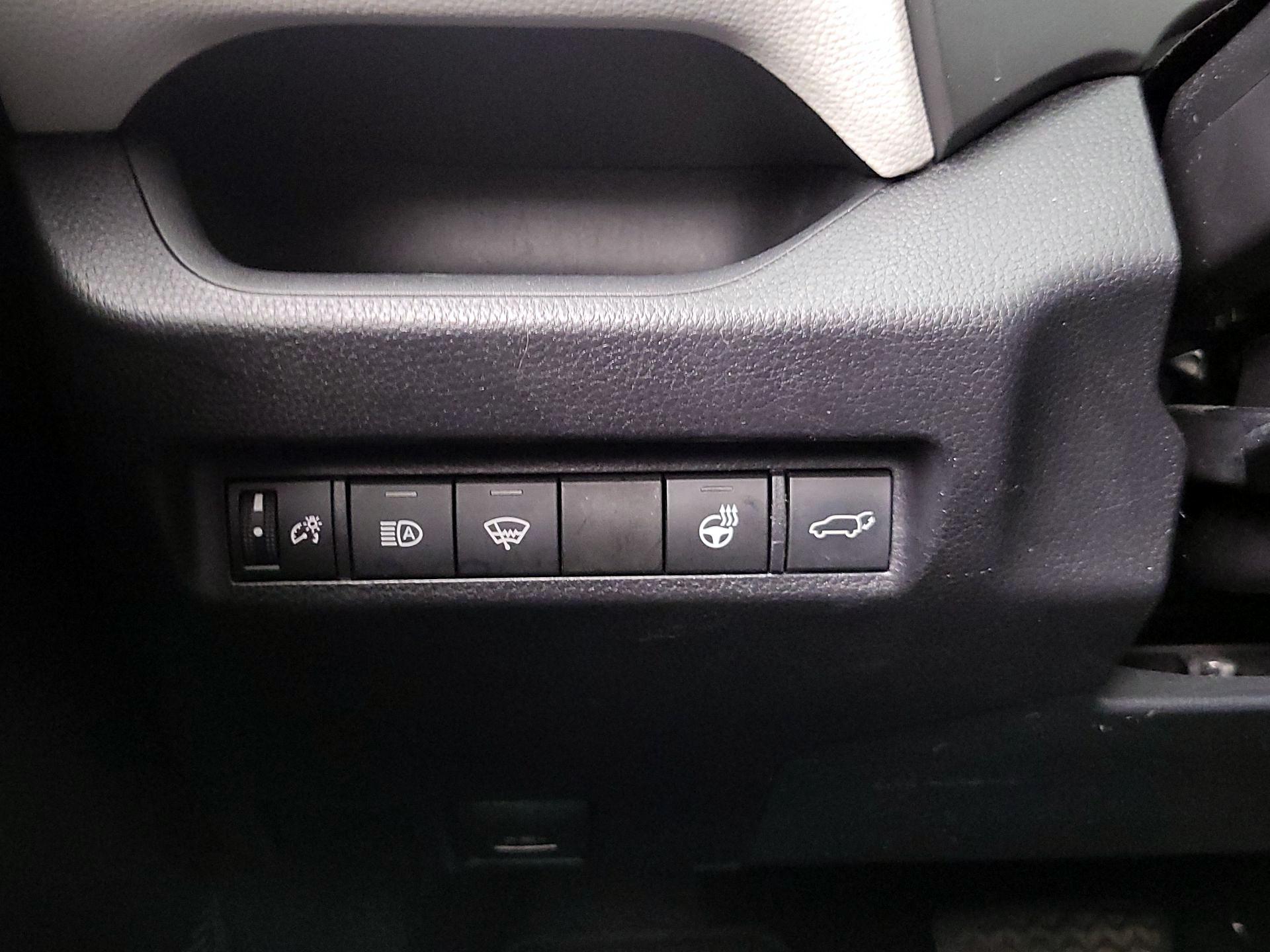 Thumbnail: 2019 Toyota RAV4 - 13