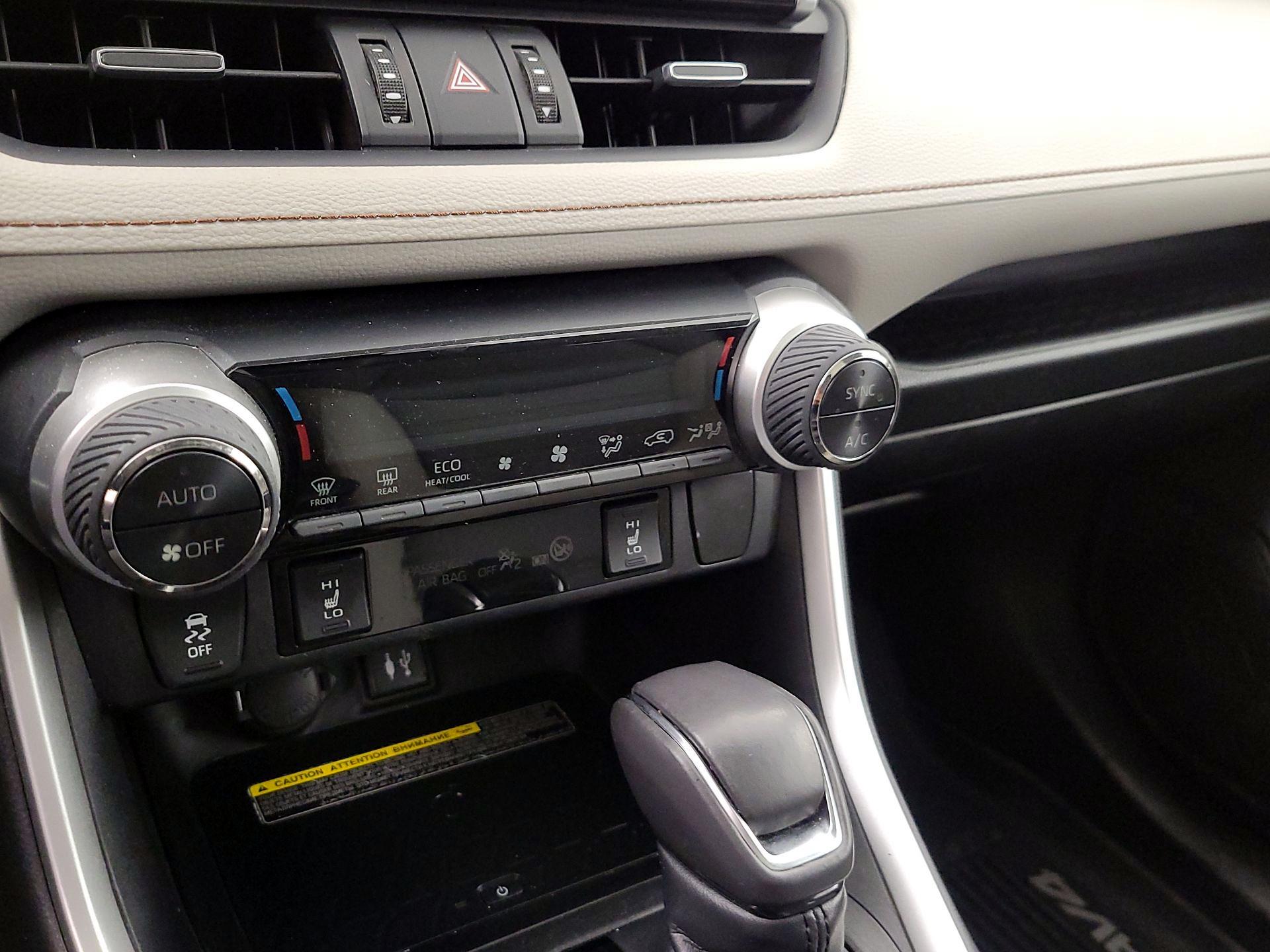 Thumbnail: 2019 Toyota RAV4 - 16