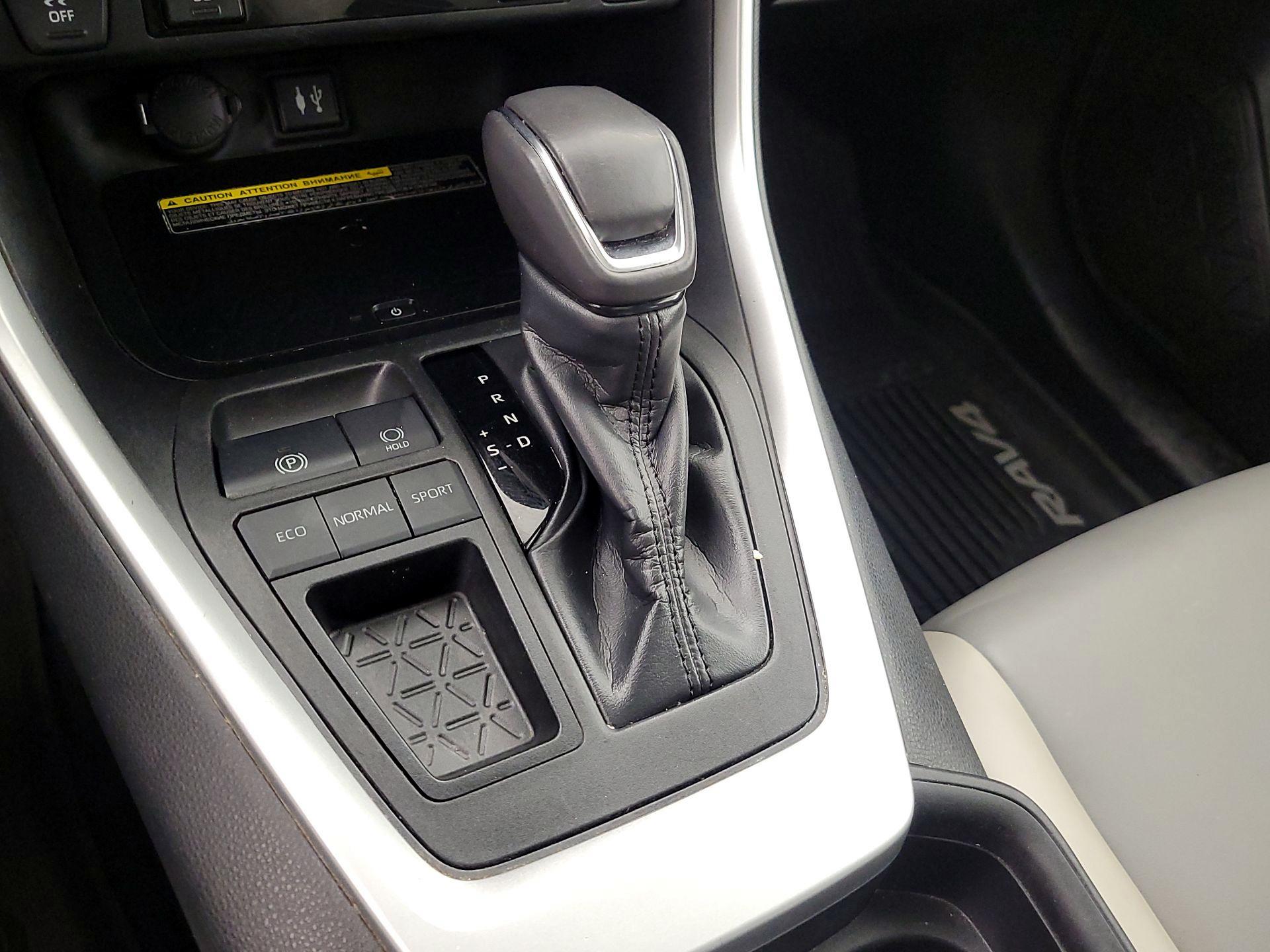 Thumbnail: 2019 Toyota RAV4 - 17