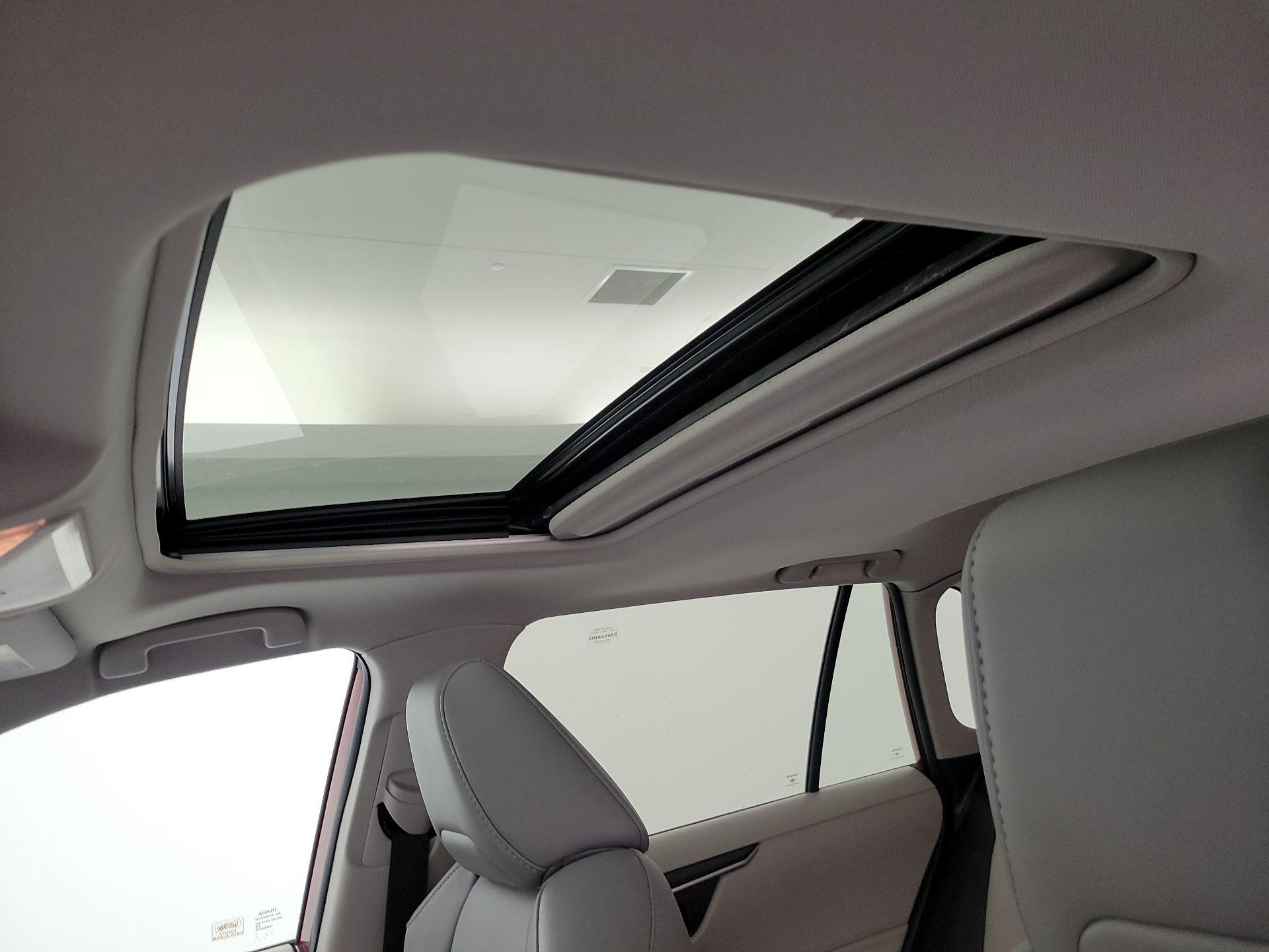 Thumbnail: 2019 Toyota RAV4 - 19