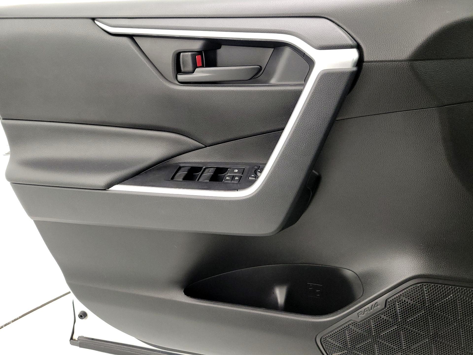 Thumbnail: 2022 Toyota RAV4 - 12