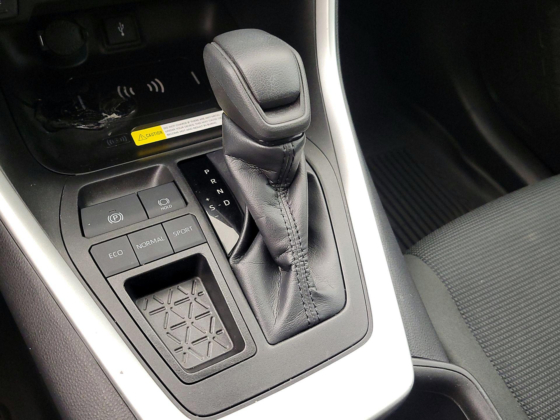 Thumbnail: 2022 Toyota RAV4 - 17