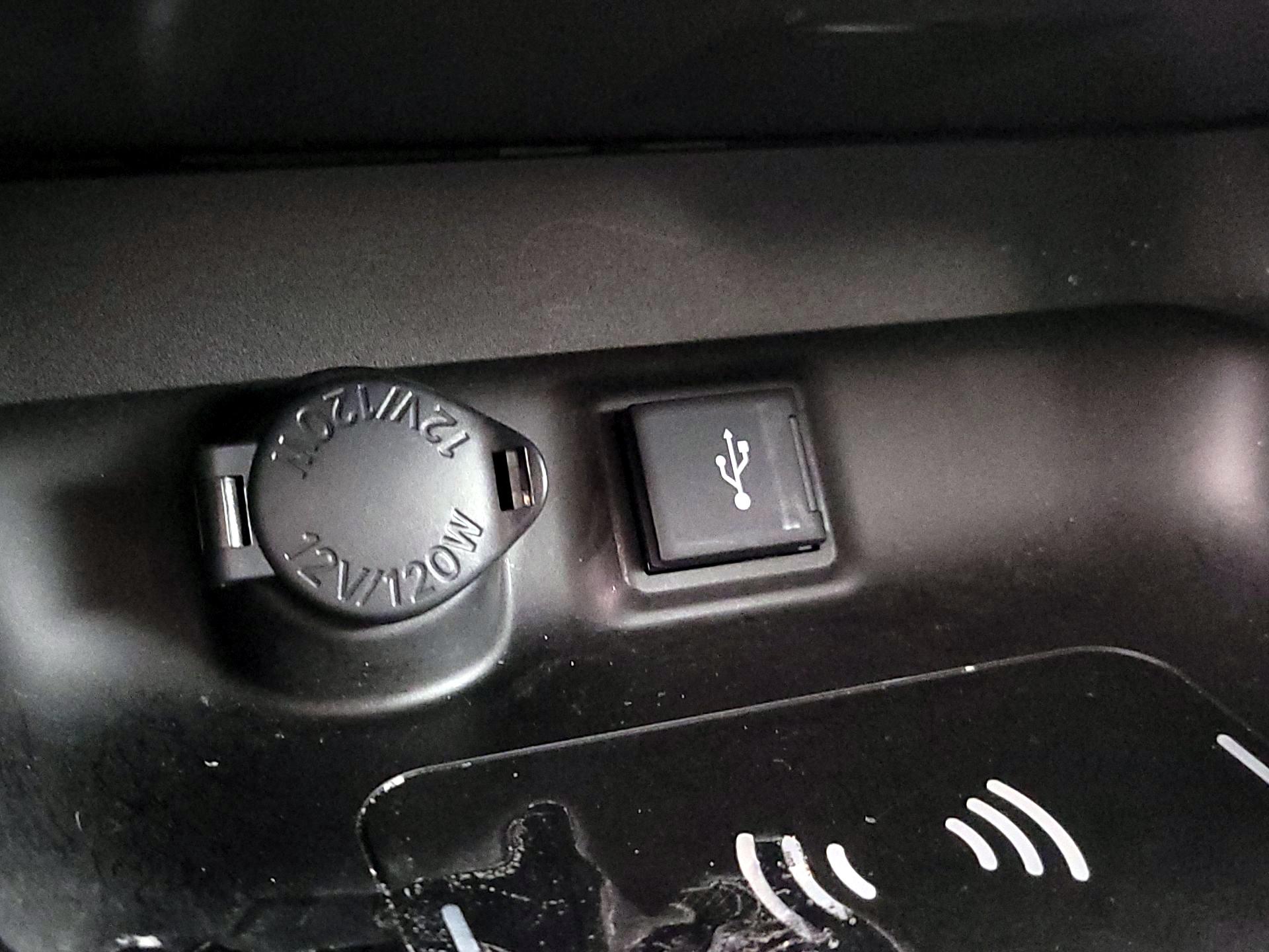 Thumbnail: 2022 Toyota RAV4 - 18