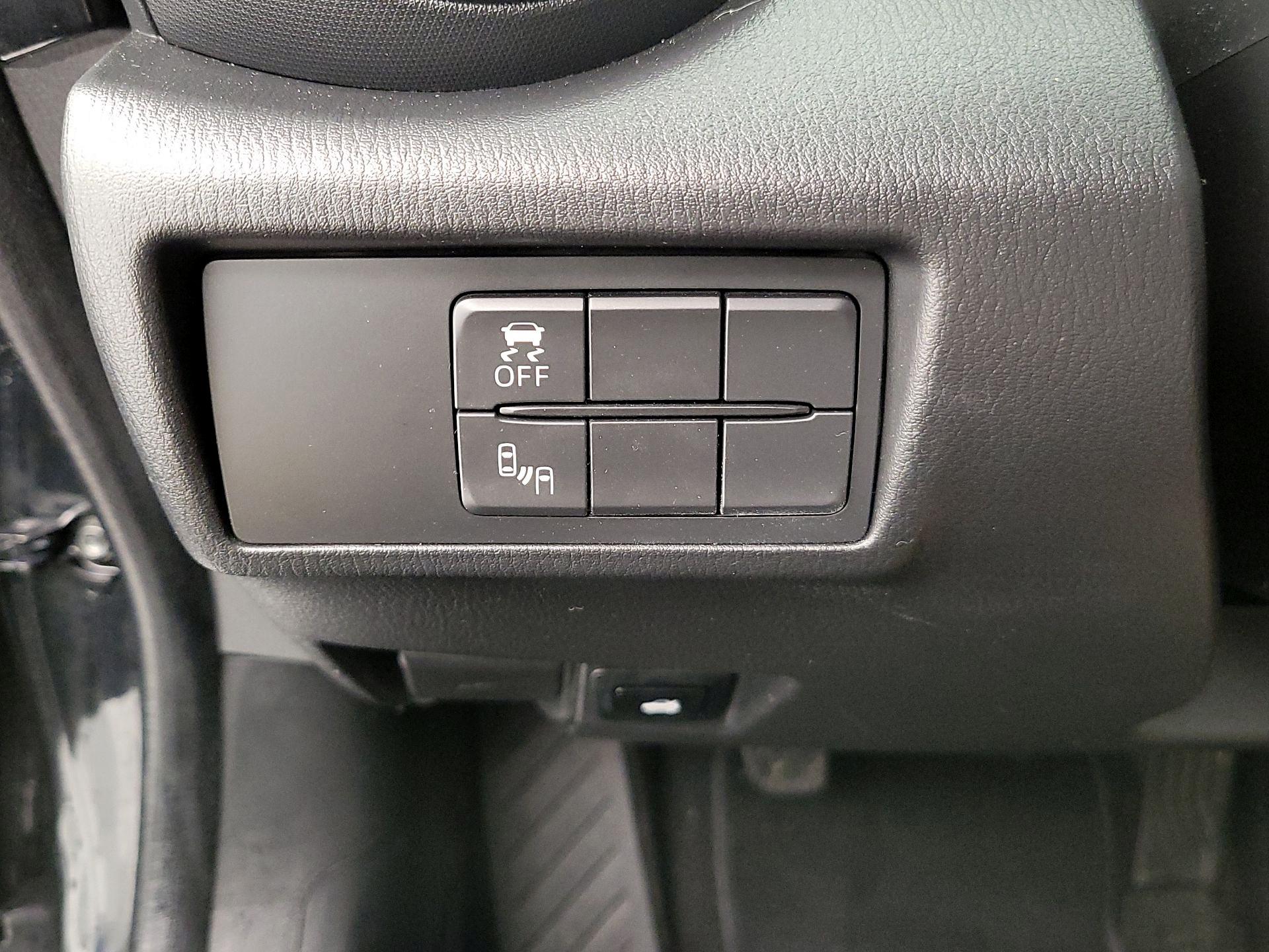 Thumbnail: 2018 Mazda MX-5 Miata - 13