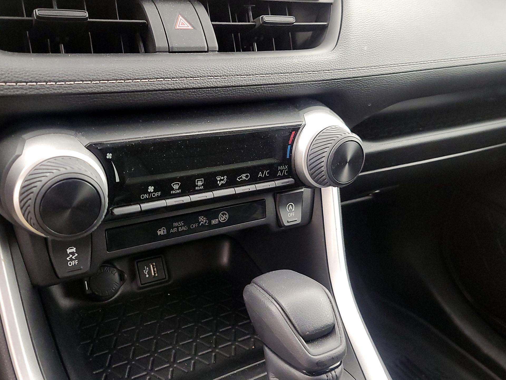 Thumbnail: 2024 Toyota RAV4 - 16