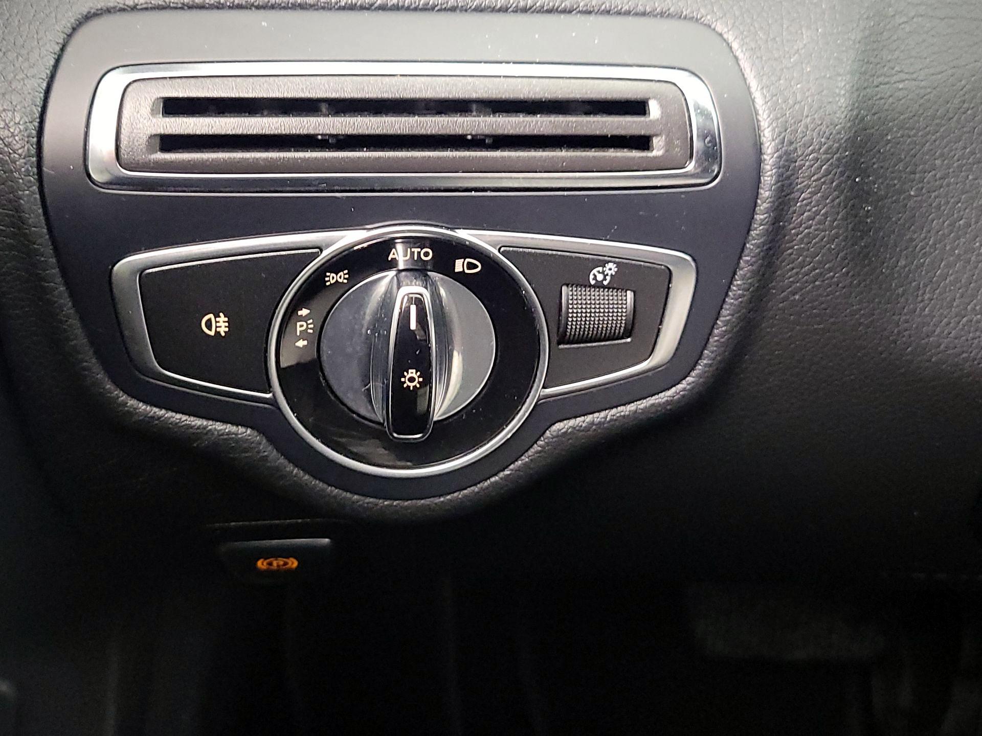 Thumbnail: 2016 Mercedes-Benz C-Class - 13