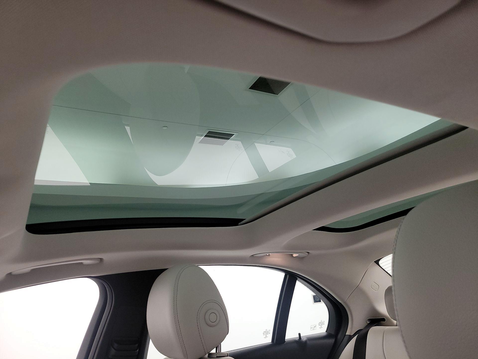 Thumbnail: 2016 Mercedes-Benz C-Class - 20