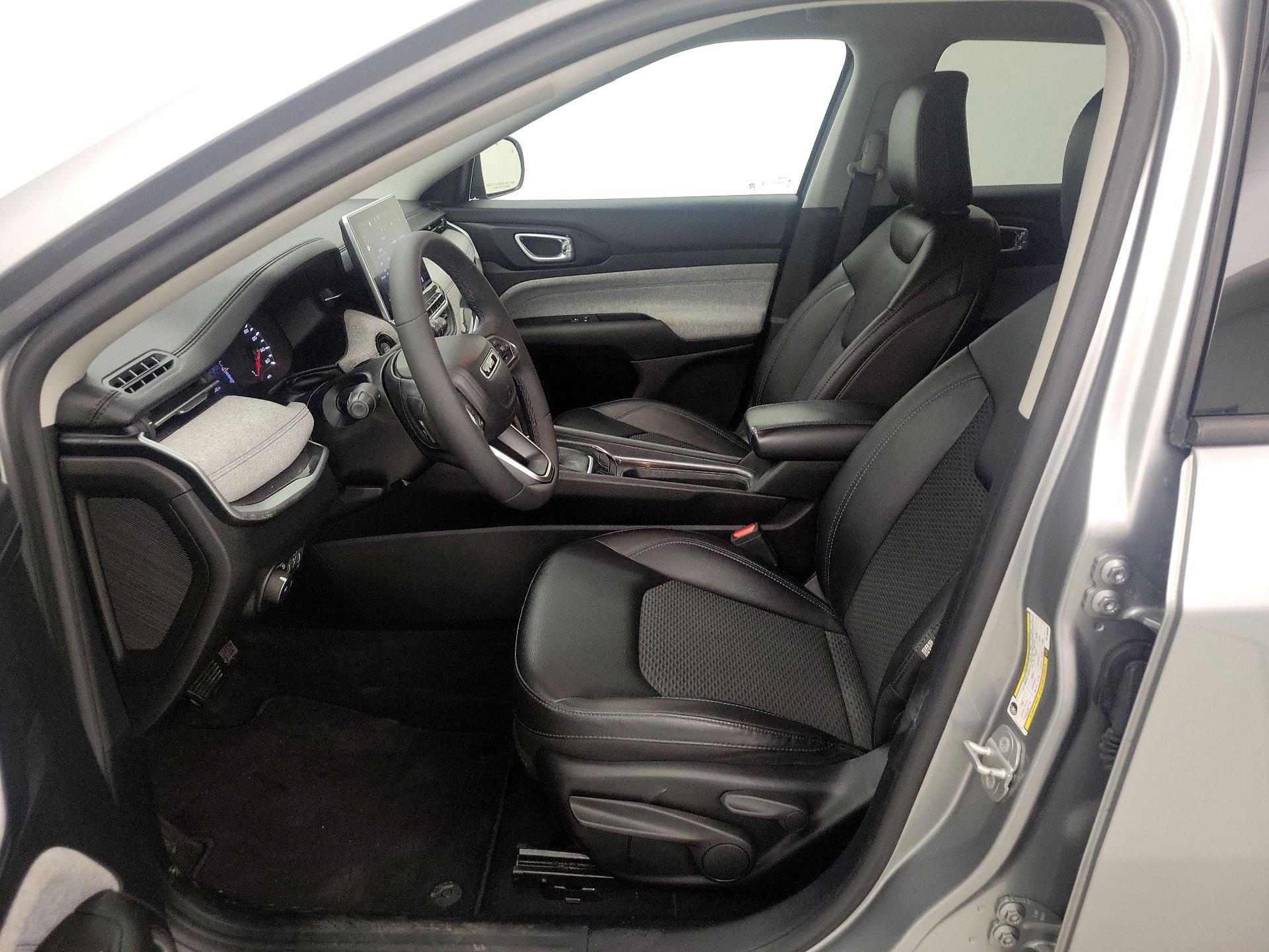 Thumbnail: 2022 Jeep Compass - 11