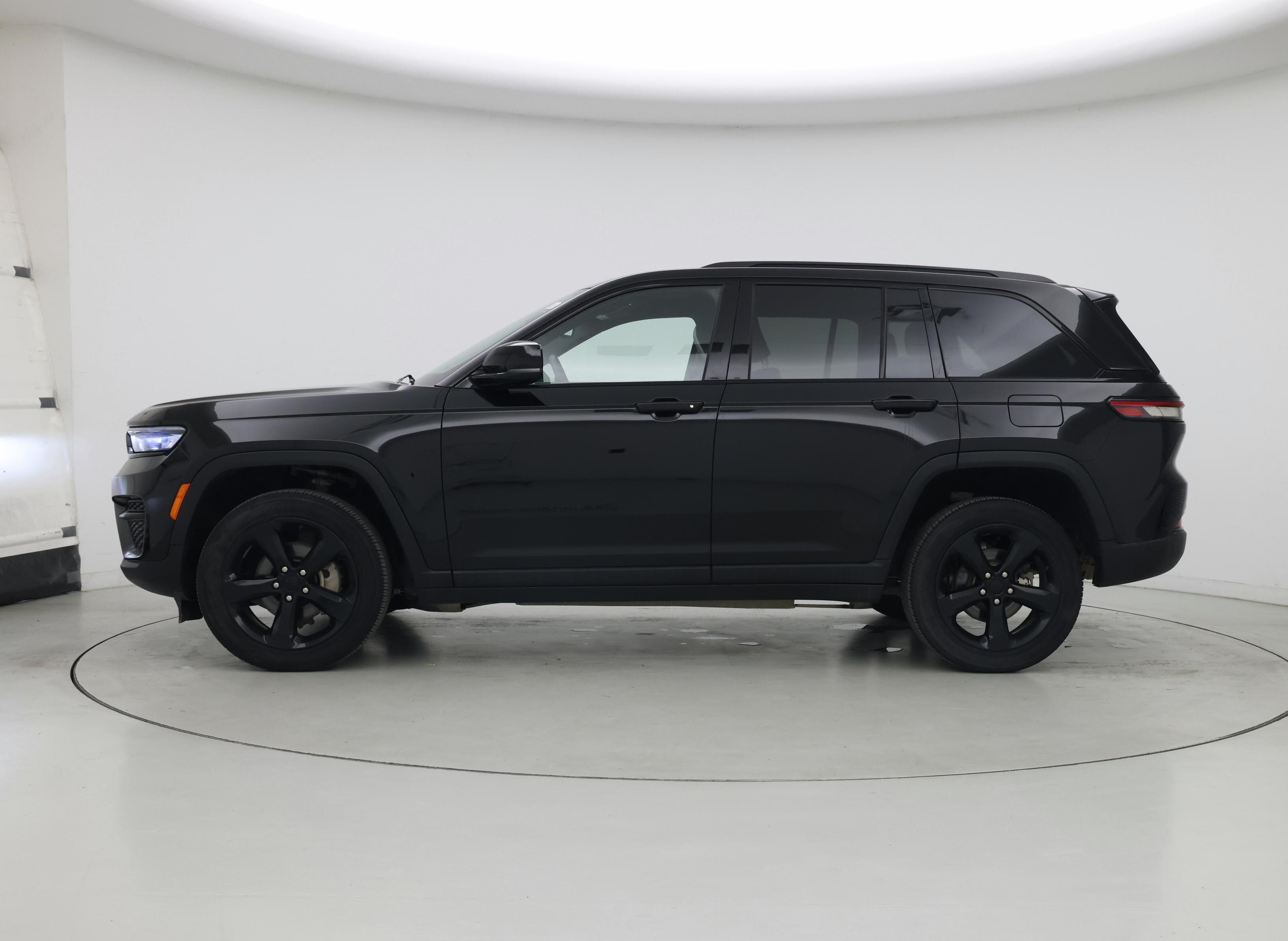 Thumbnail: 2023 Jeep Grand Cherokee - 3