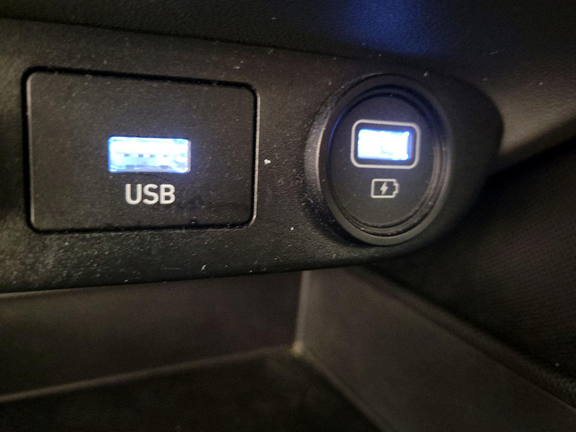 Thumbnail: 2023 Hyundai Elantra - 18