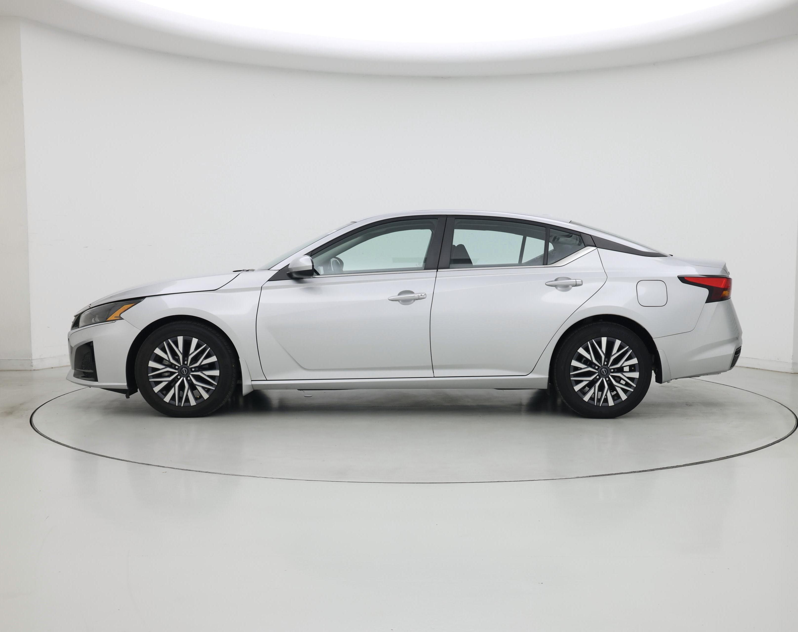 Thumbnail: 2023 Nissan Altima - 3
