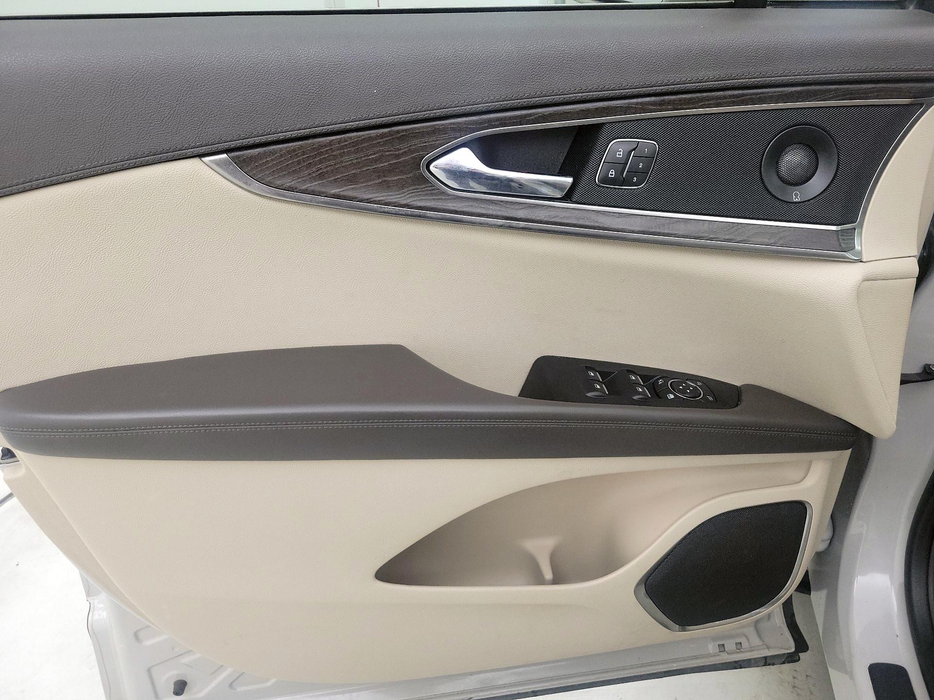 Thumbnail: 2020 Lincoln Nautilus - 12