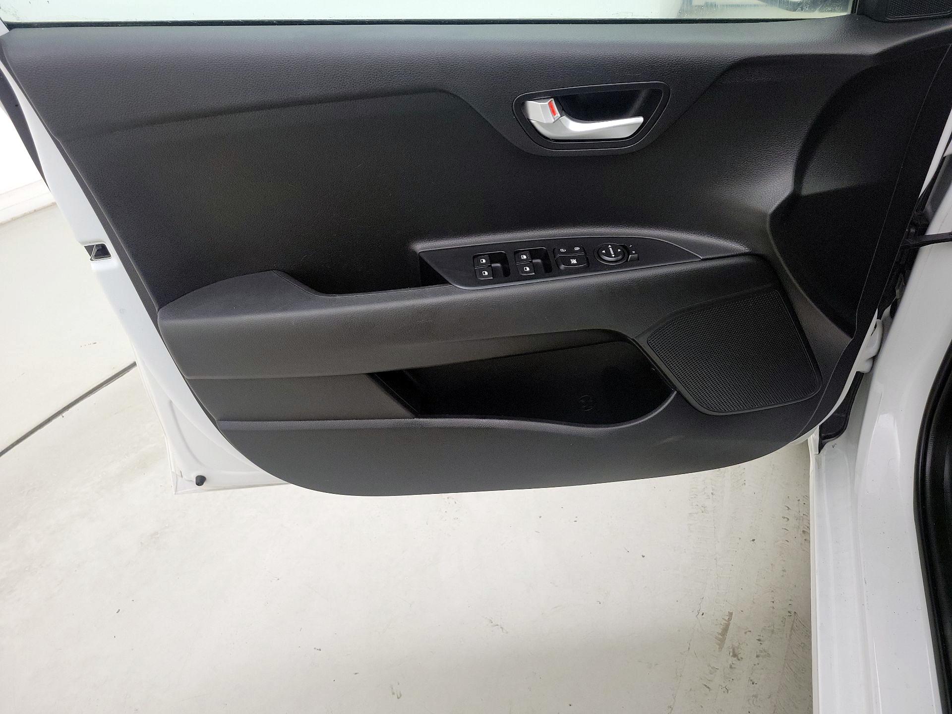 Thumbnail: 2023 Kia Rio - 12