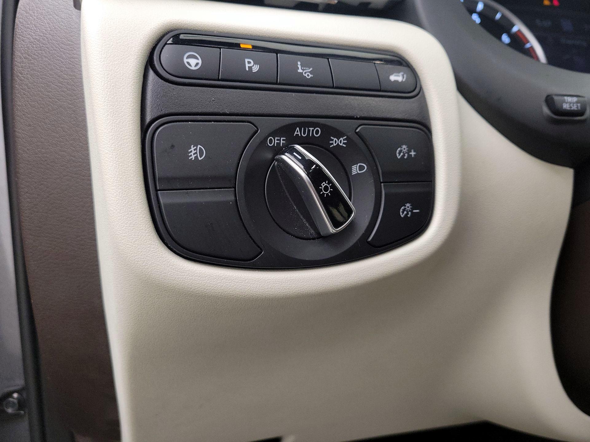 Thumbnail: 2023 INFINITI QX50 - 13