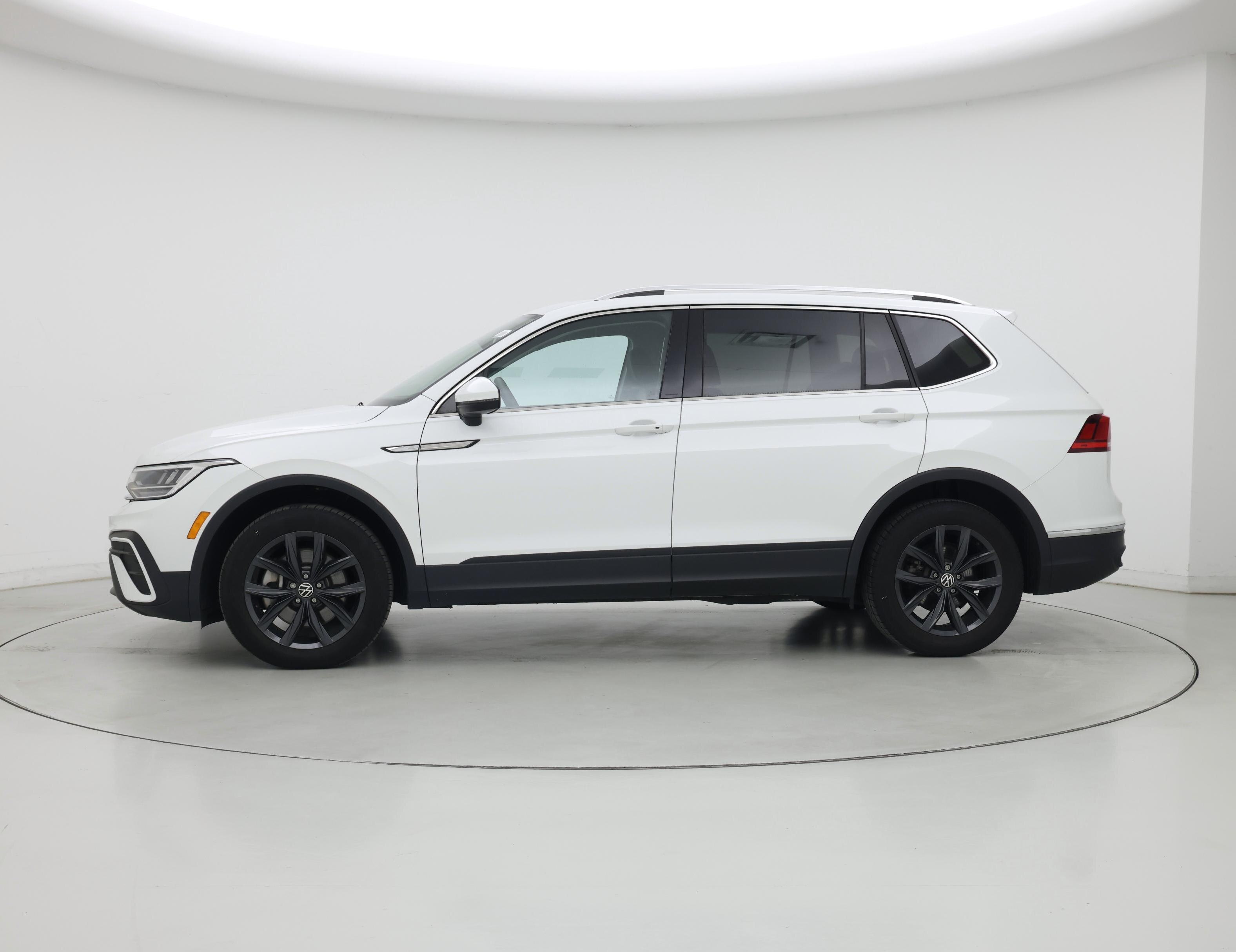 Thumbnail: 2024 Volkswagen Tiguan - 3