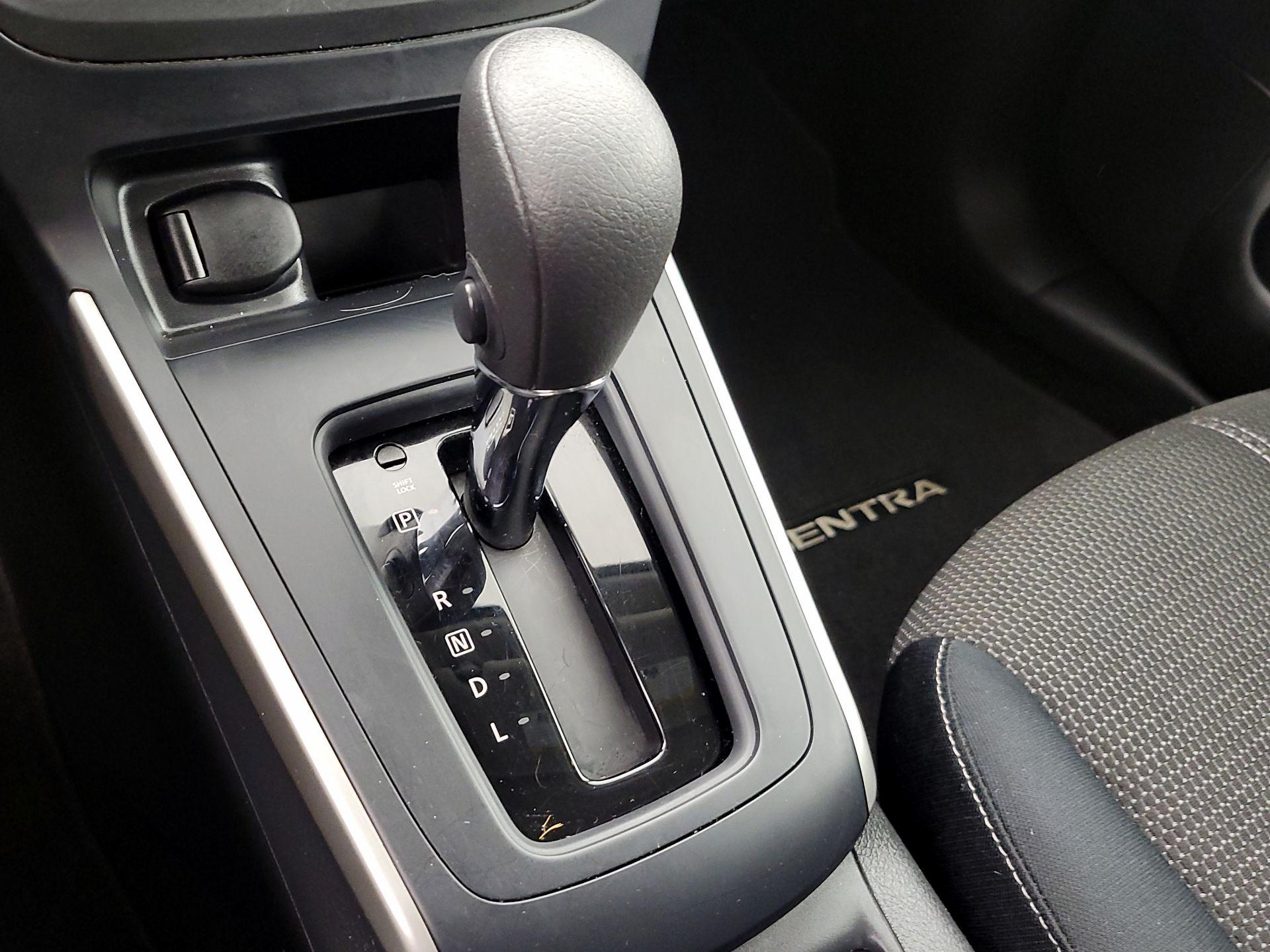 Thumbnail: 2017 Nissan Sentra - 16