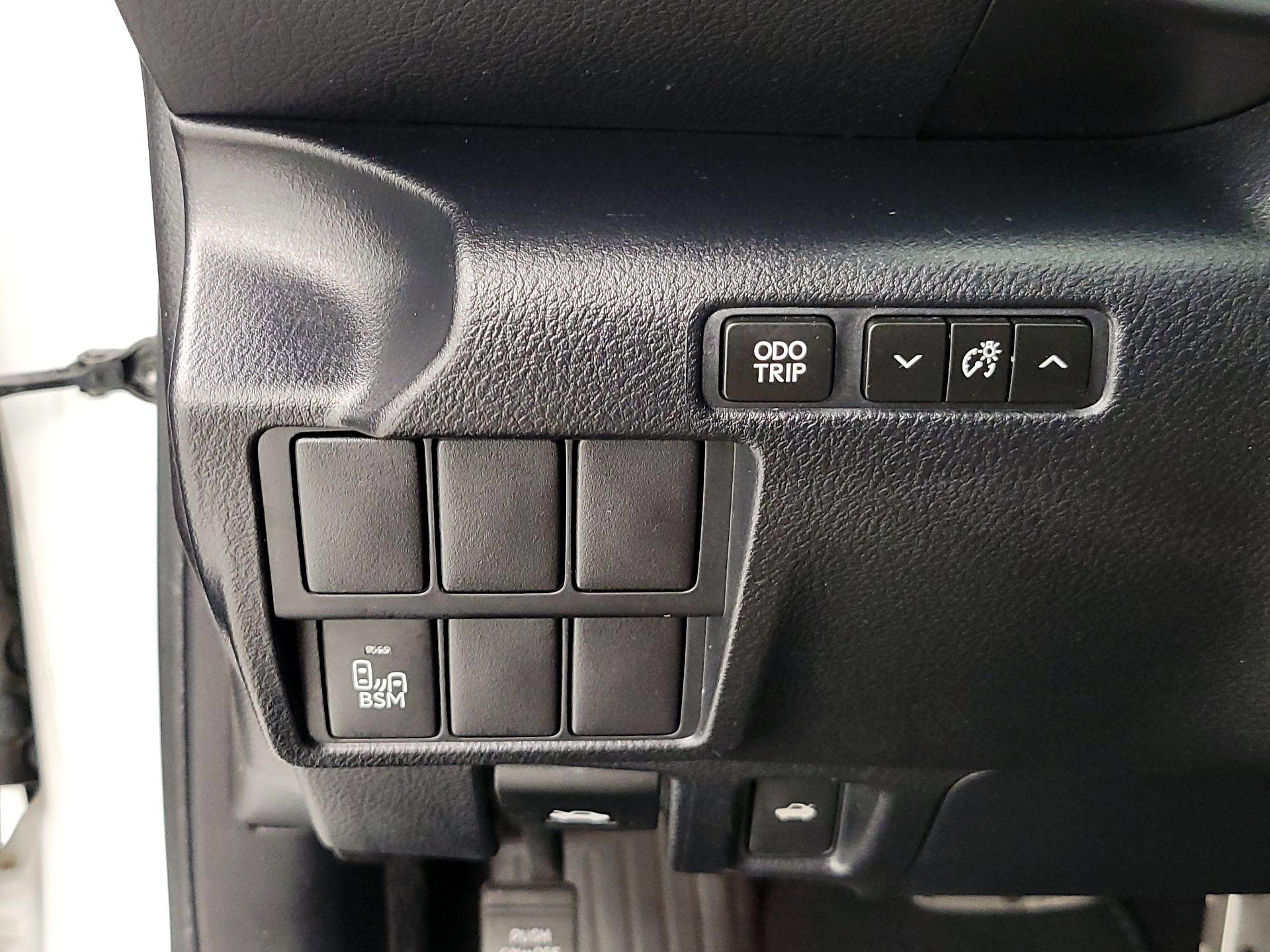 Thumbnail: 2016 Lexus IS - 13