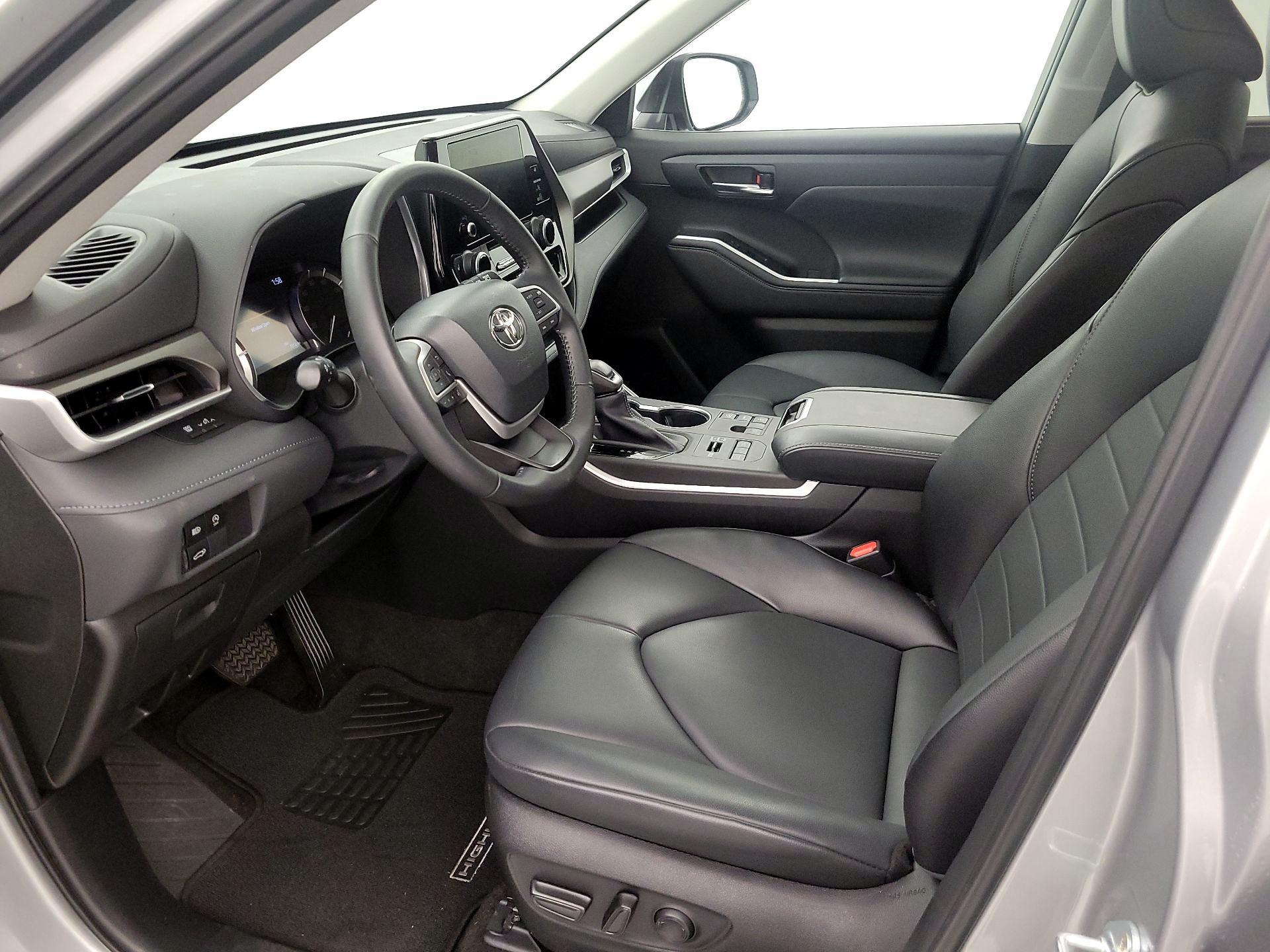 Thumbnail: 2023 Toyota Highlander - 11