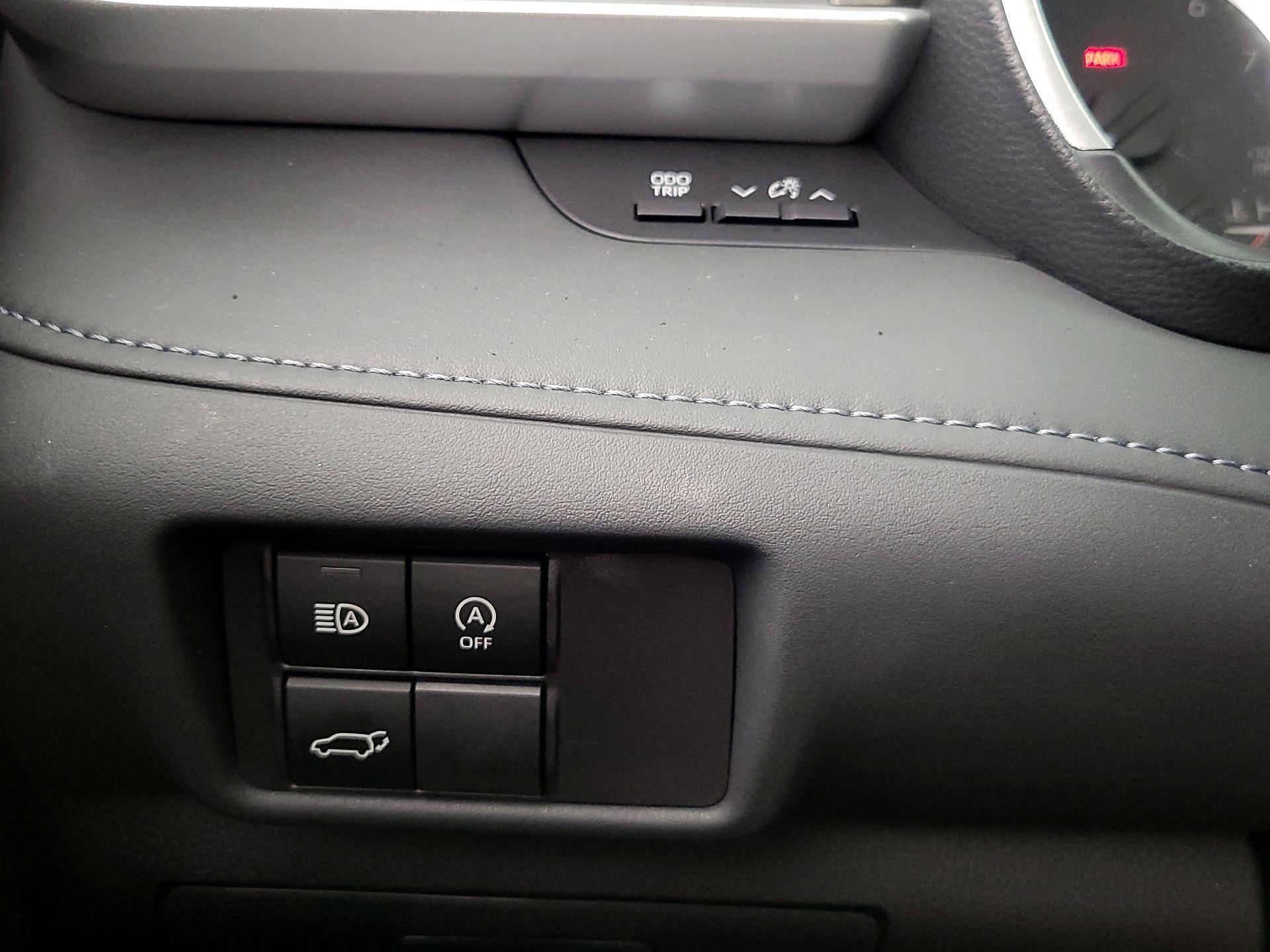 Thumbnail: 2023 Toyota Highlander - 13