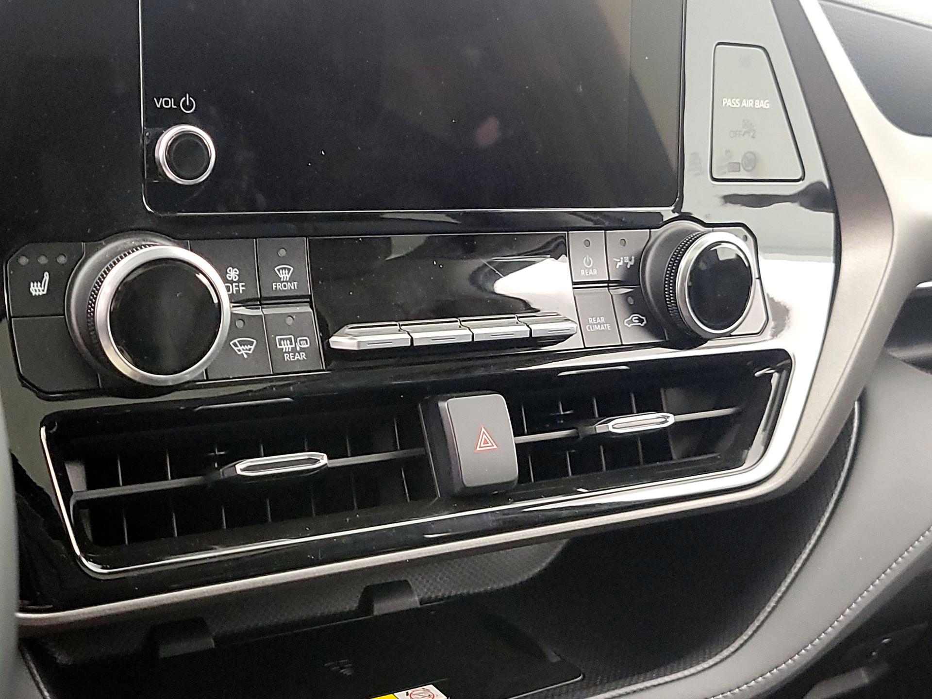 Thumbnail: 2023 Toyota Highlander - 16