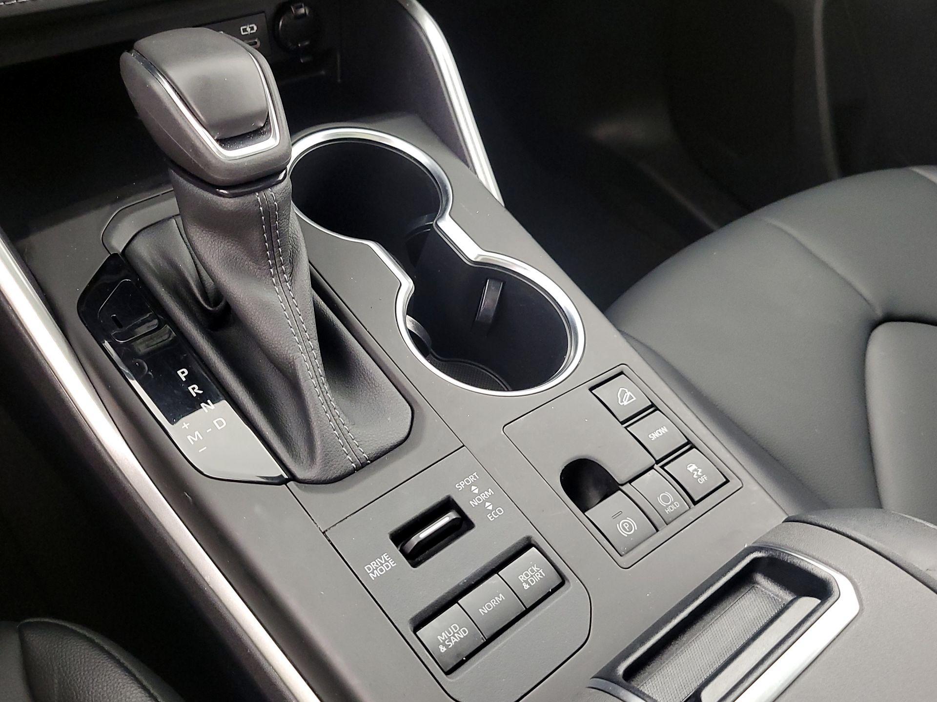 Thumbnail: 2023 Toyota Highlander - 17