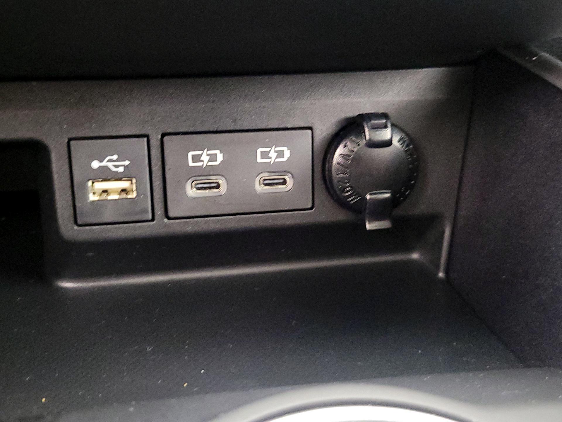 Thumbnail: 2023 Toyota Highlander - 18