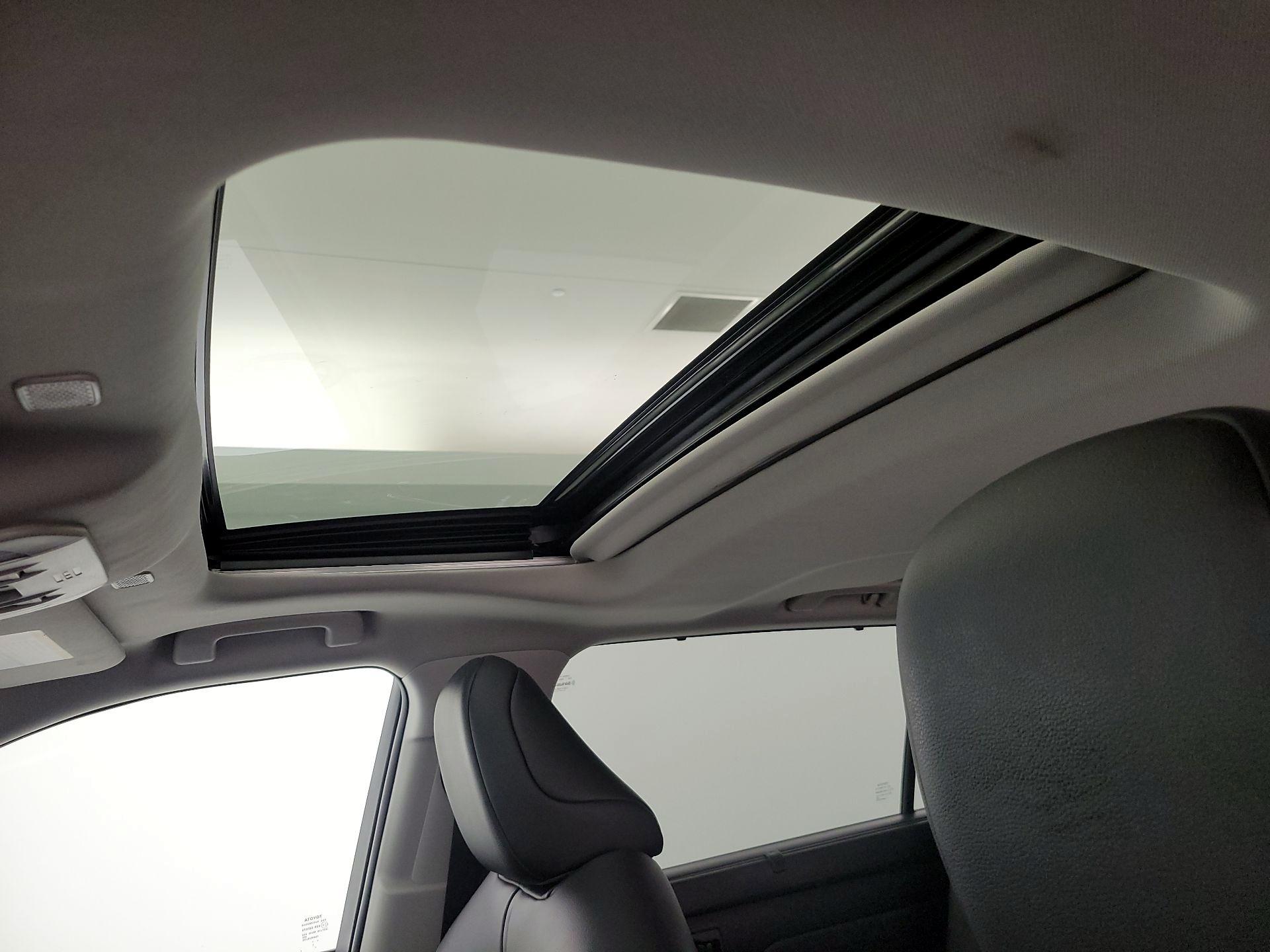 Thumbnail: 2023 Toyota Highlander - 19