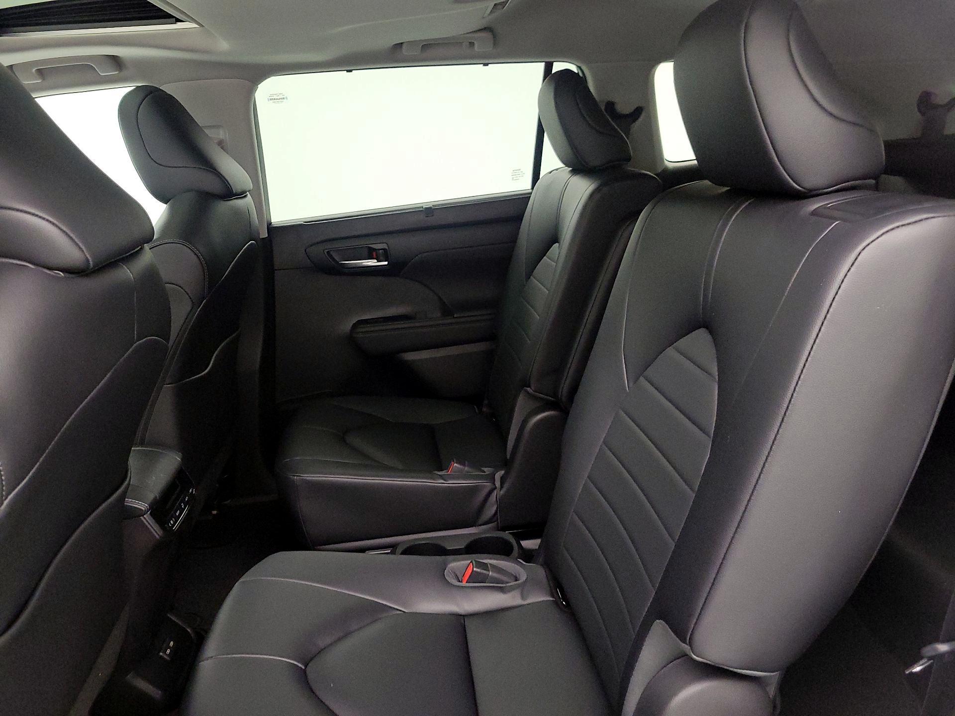 Thumbnail: 2023 Toyota Highlander - 20