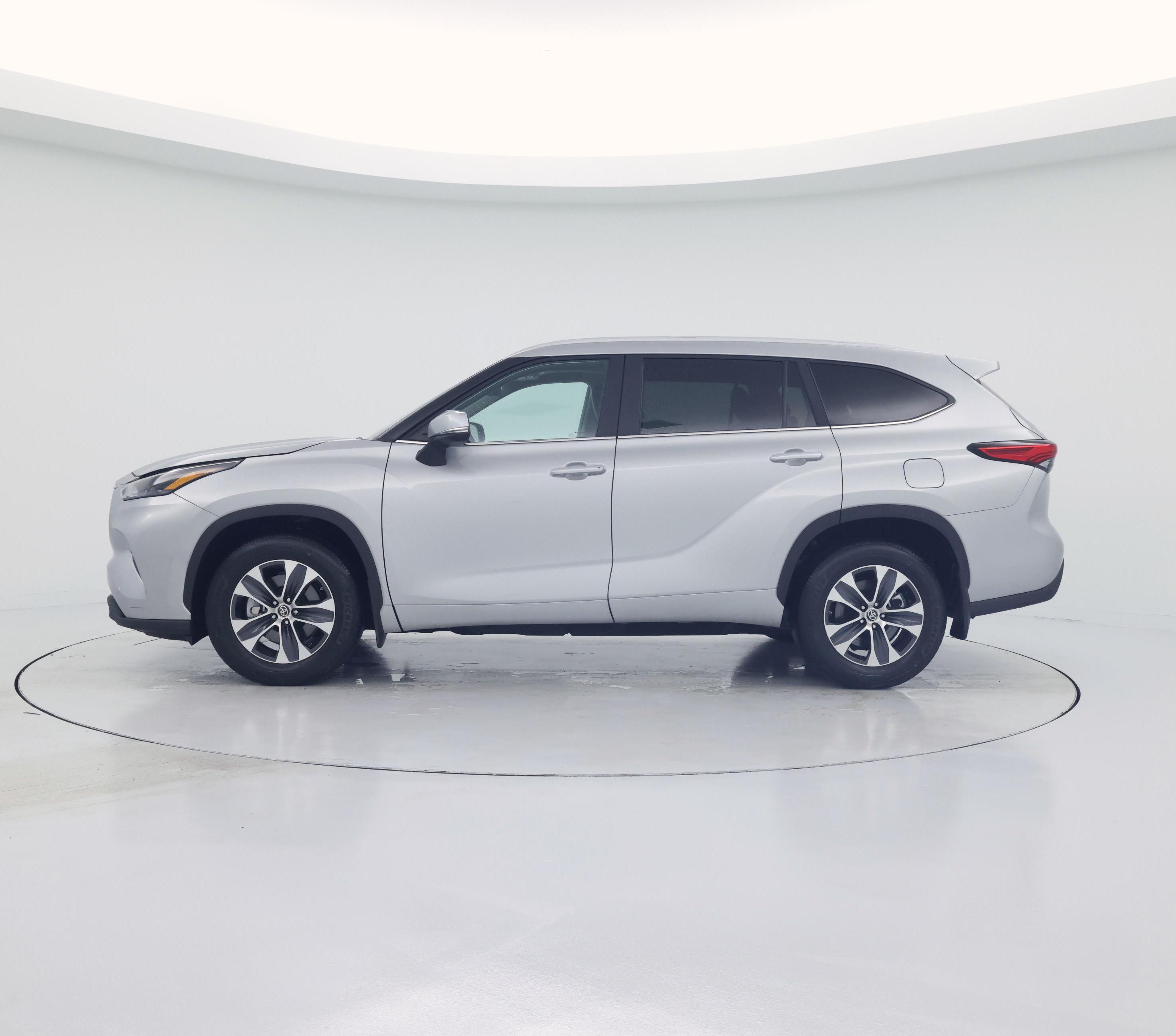 Thumbnail: 2023 Toyota Highlander - 3