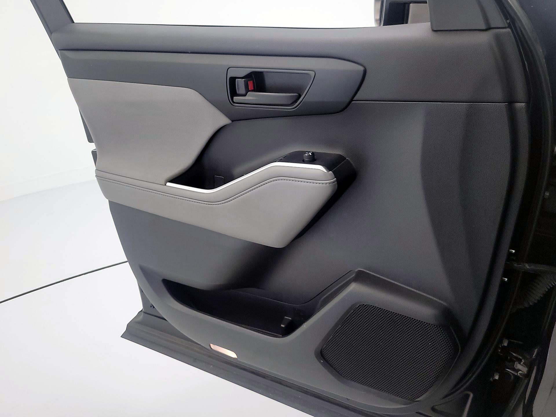 Thumbnail: 2020 Toyota Highlander - 12