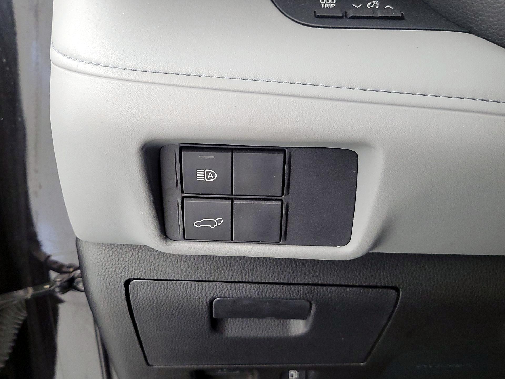 Thumbnail: 2020 Toyota Highlander - 13