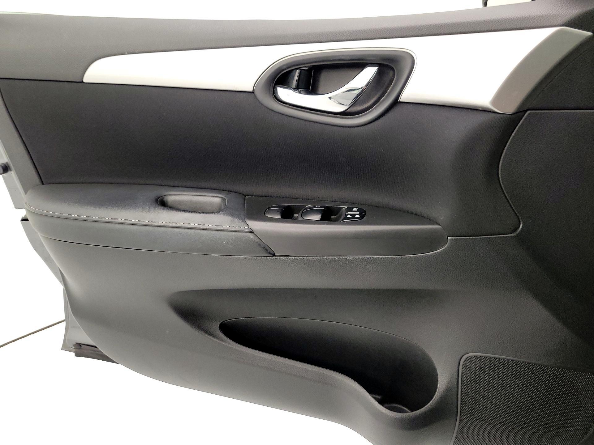 Thumbnail: 2019 Nissan Sentra - 12