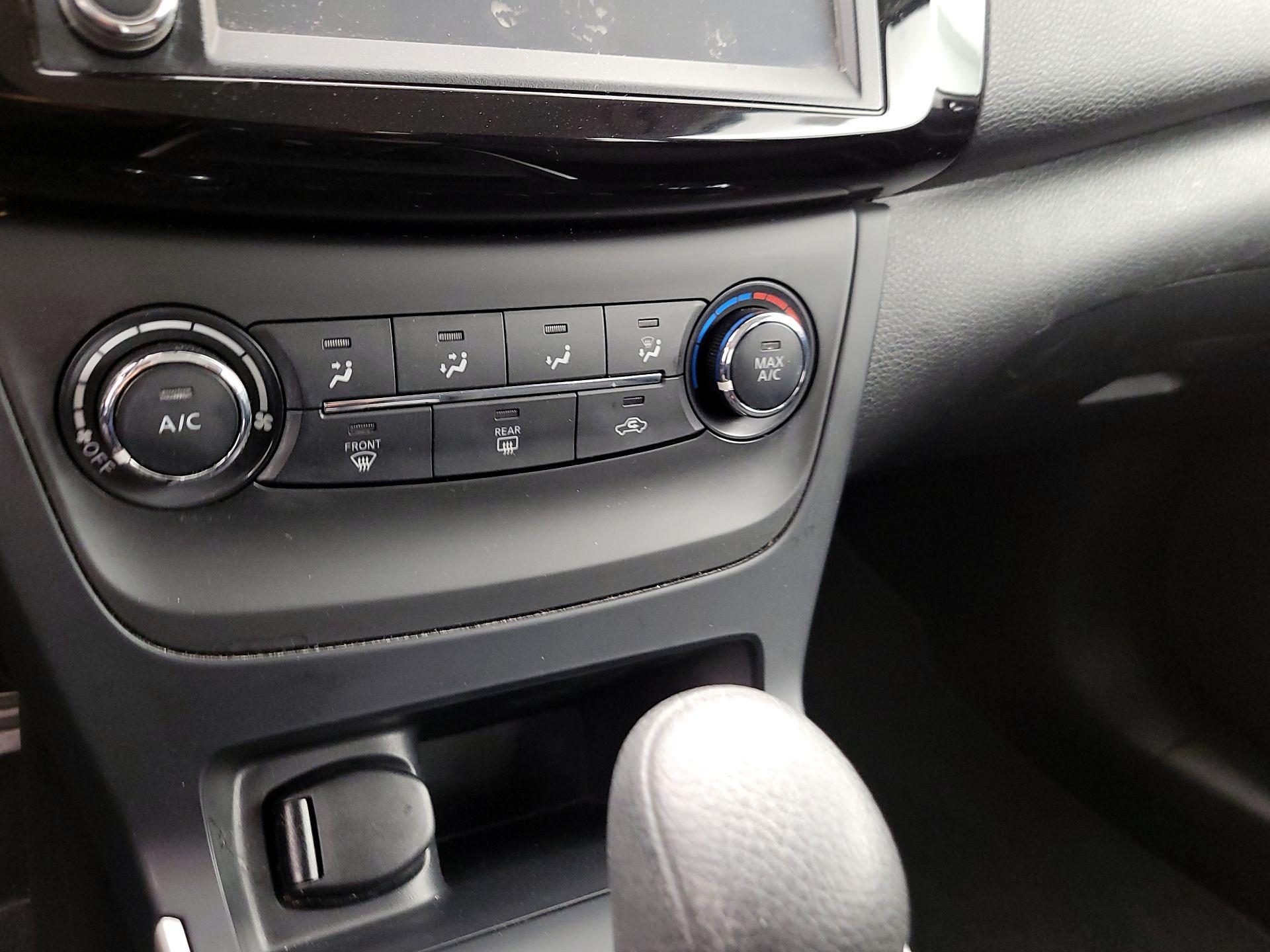 Thumbnail: 2019 Nissan Sentra - 16