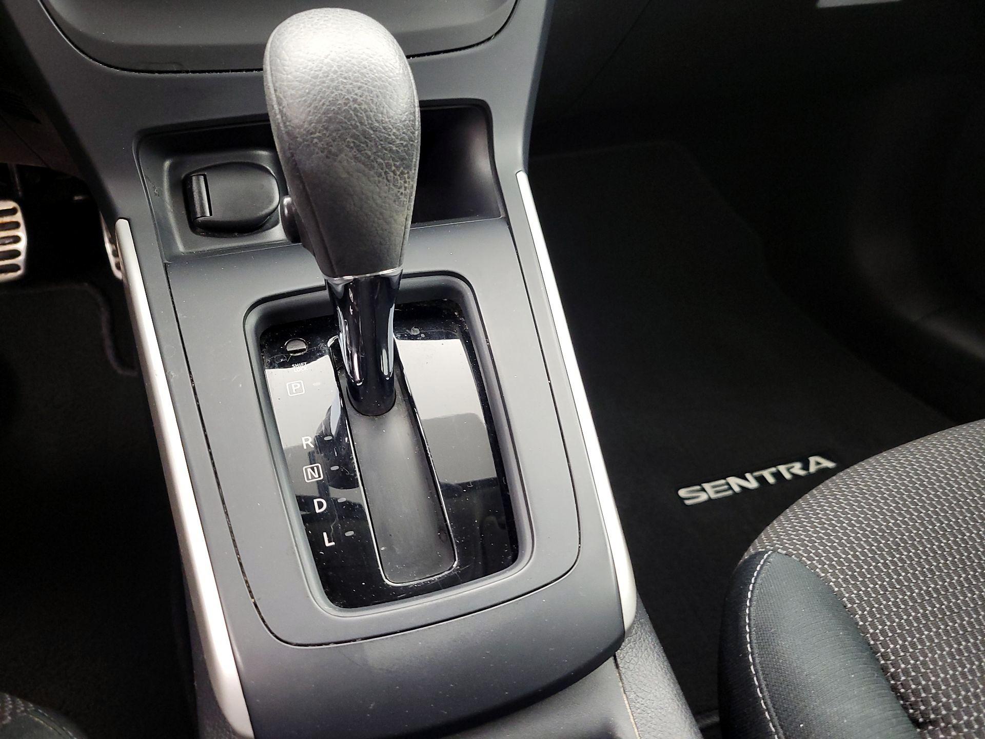 Thumbnail: 2019 Nissan Sentra - 17