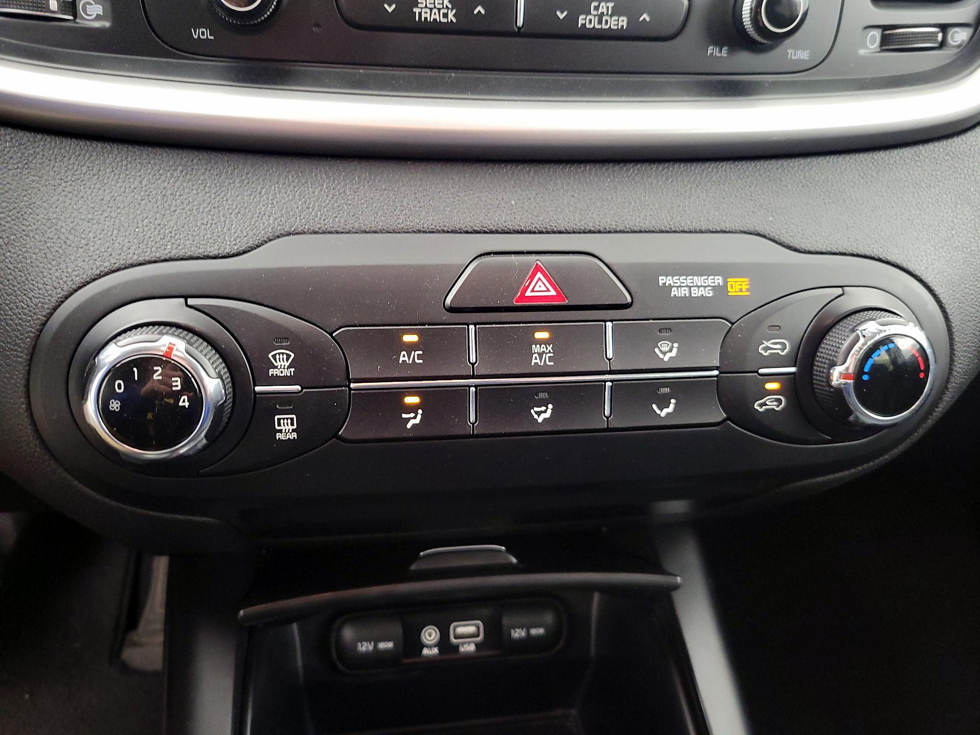 Thumbnail: 2018 Kia Sorento - 16