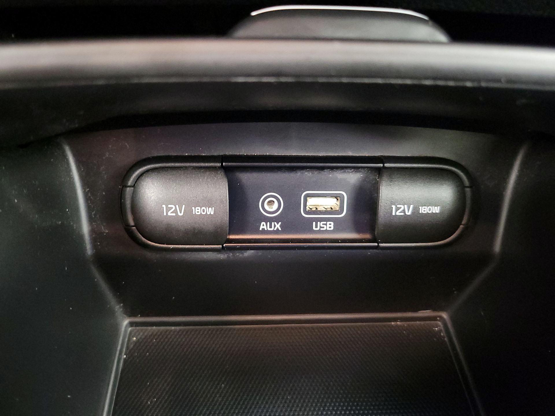 Thumbnail: 2018 Kia Sorento - 18