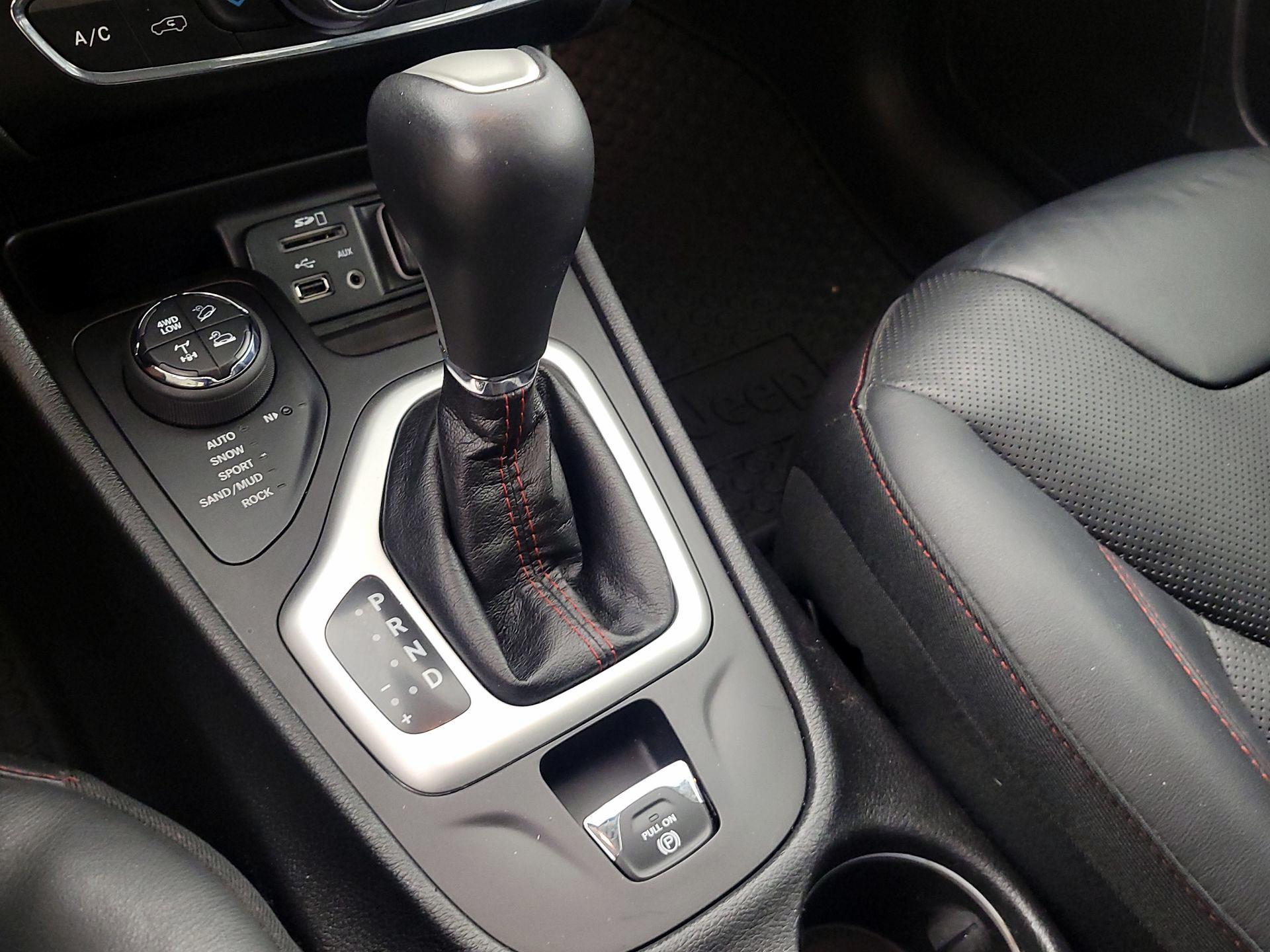 Thumbnail: 2017 Jeep Cherokee - 18