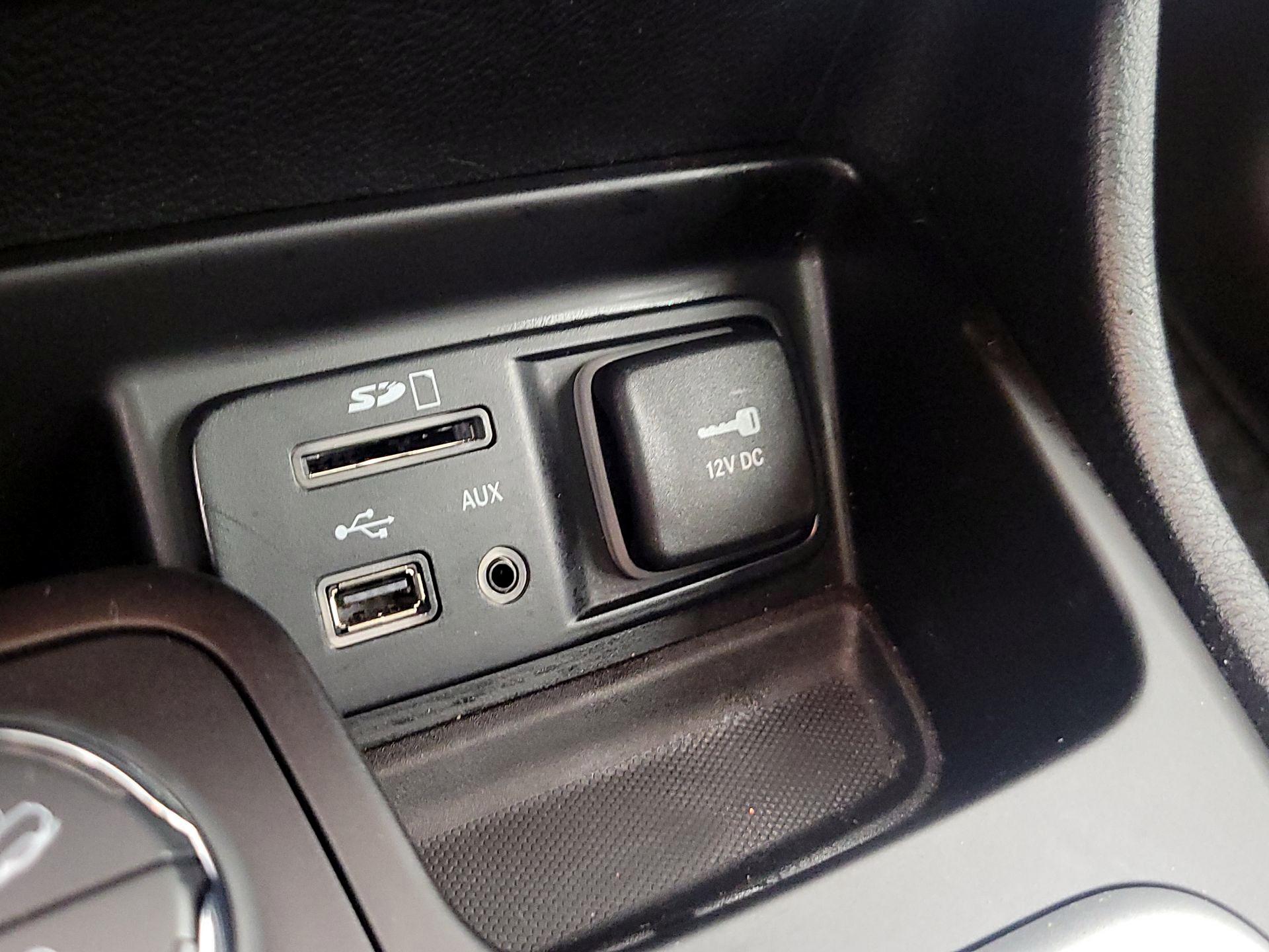 Thumbnail: 2017 Jeep Cherokee - 19